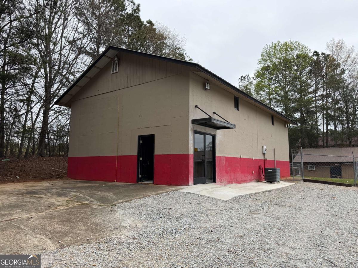 727 Airport Road Property Photo 13