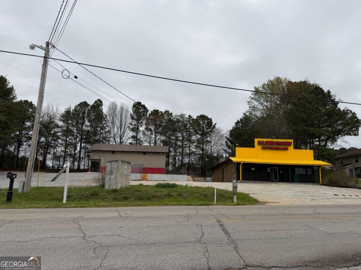 727 Airport Road Property Photo 14