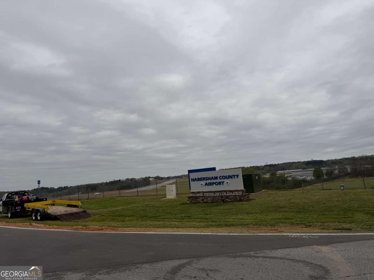 727 Airport Road Property Photo 16