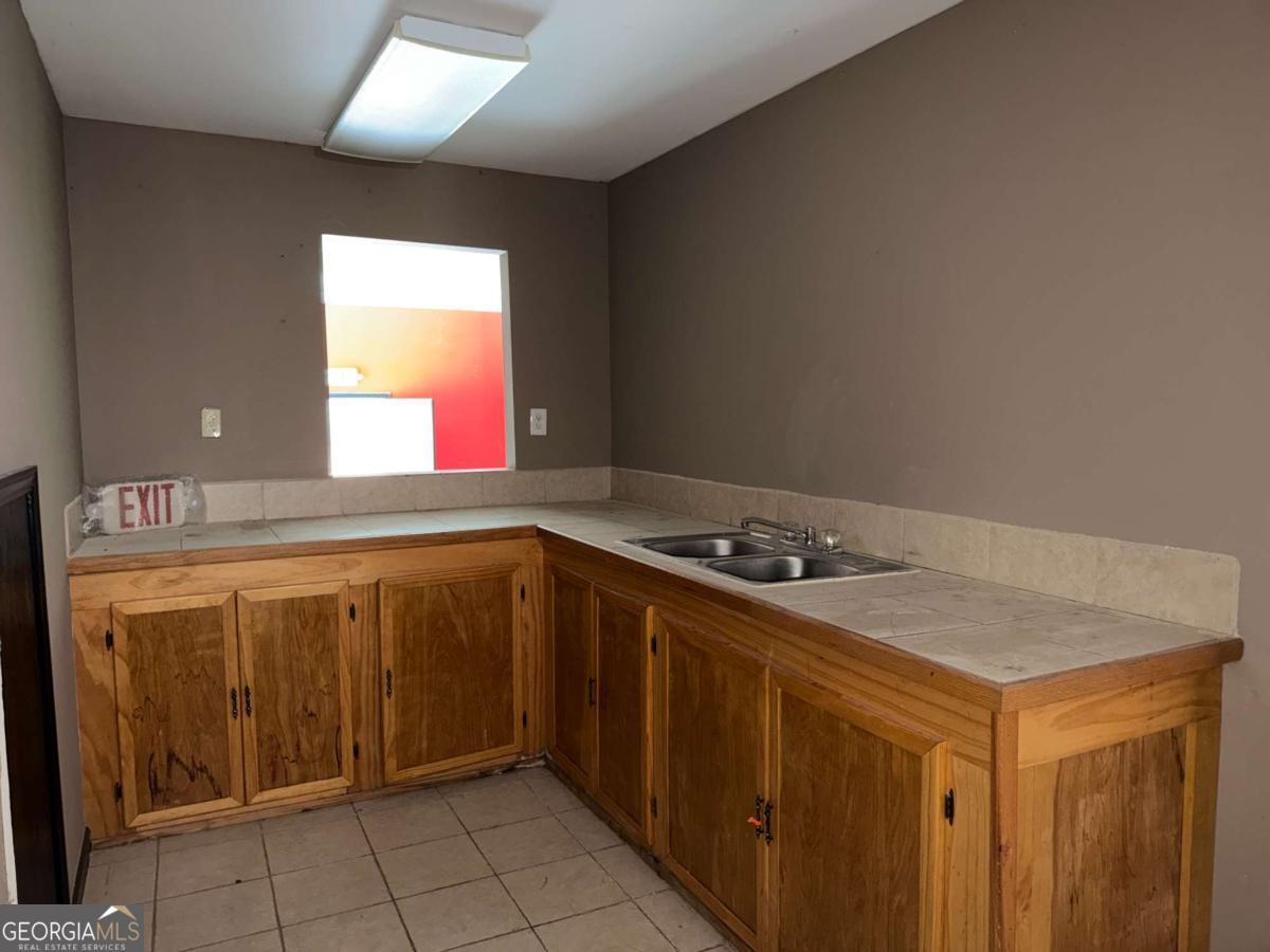 727 Airport Road Property Photo 17