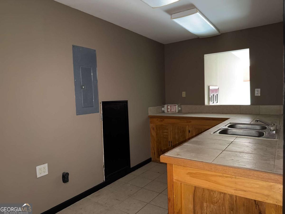727 Airport Road Property Photo 19