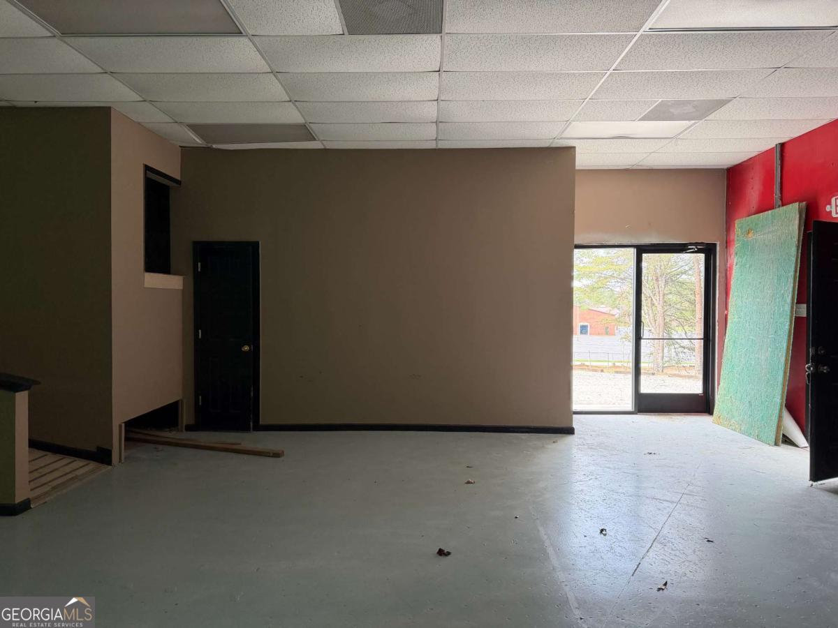 727 Airport Road Property Photo 27