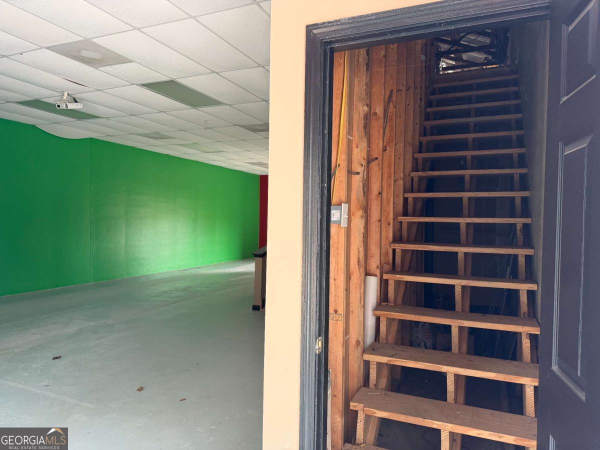 727 Airport Road Property Photo 38