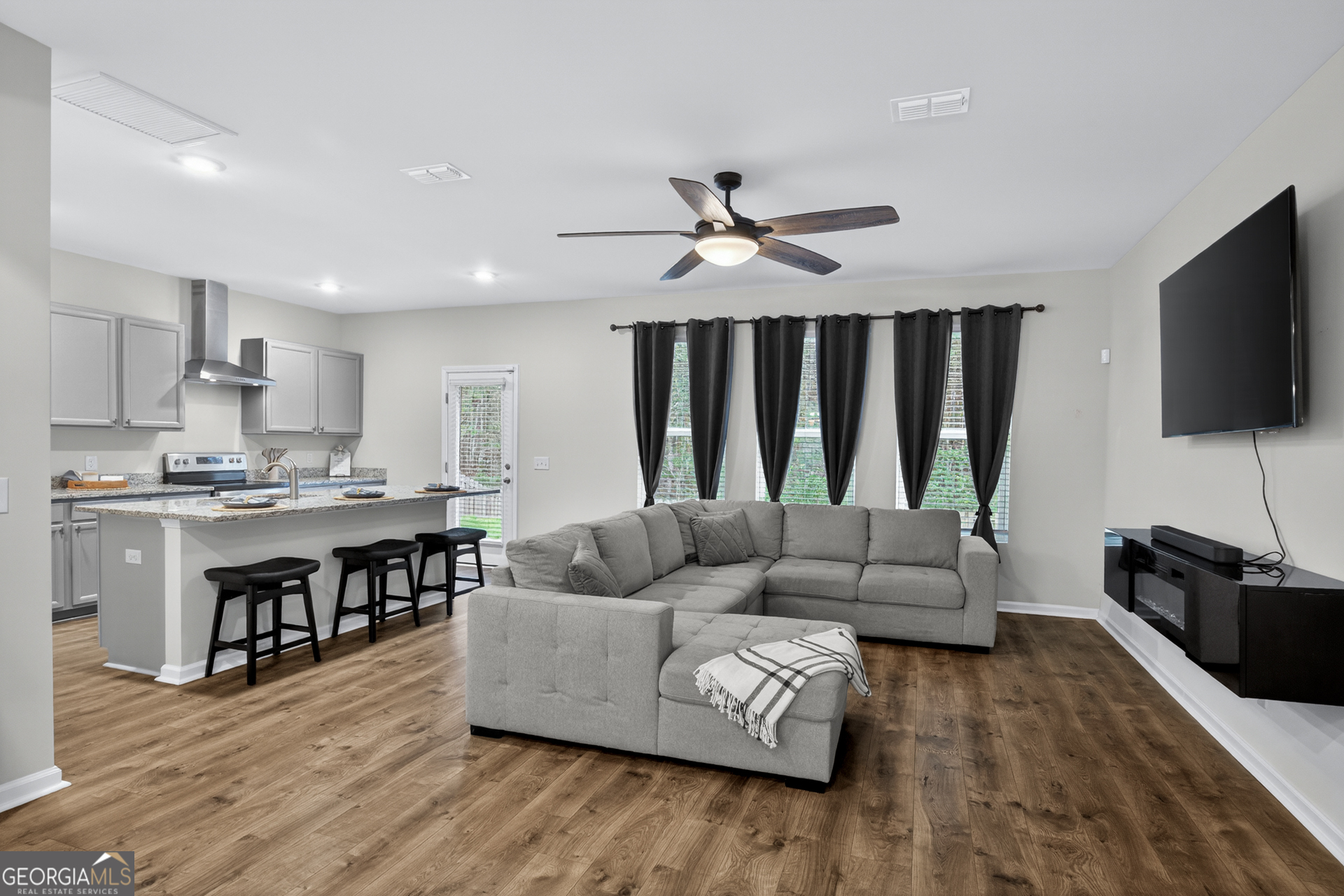 312 Serengeti Boulevard Property Photo 4