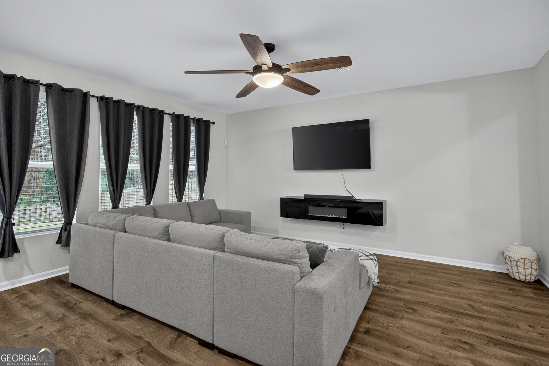 312 Serengeti Boulevard Property Photo 5