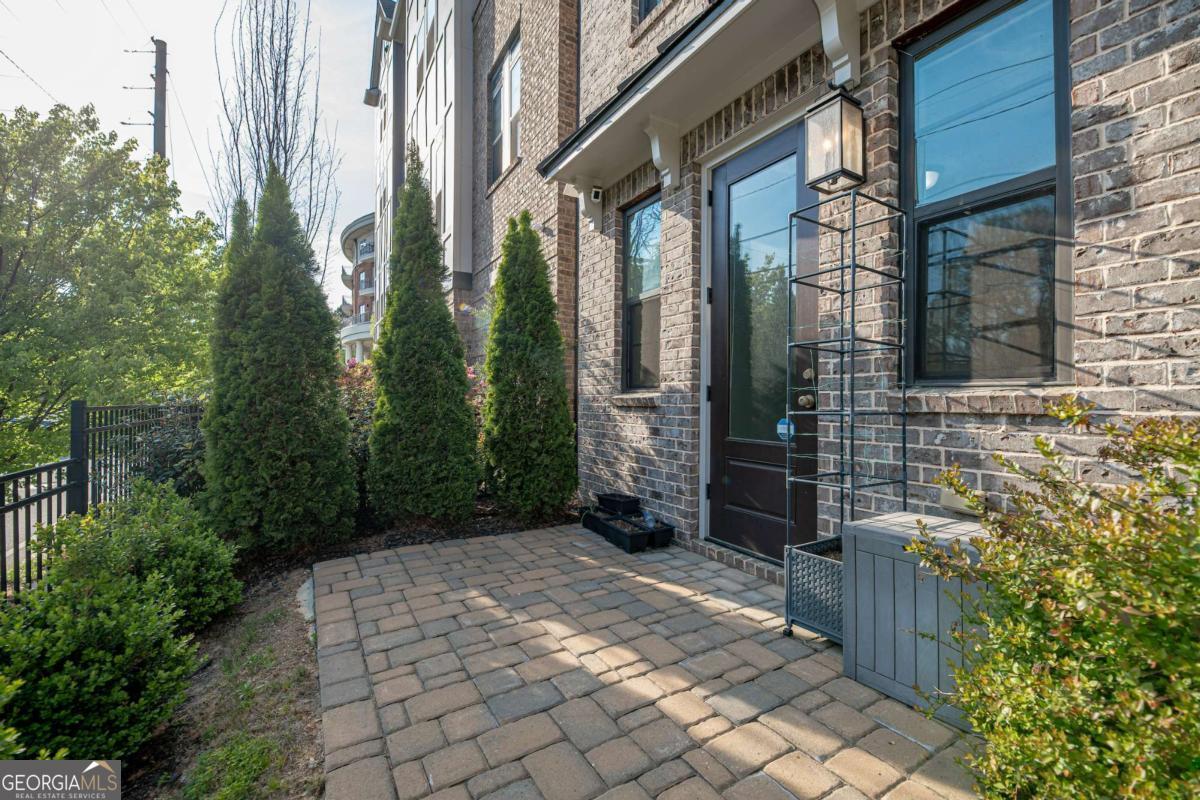 529 Broadview Place Ne Property Photo 6
