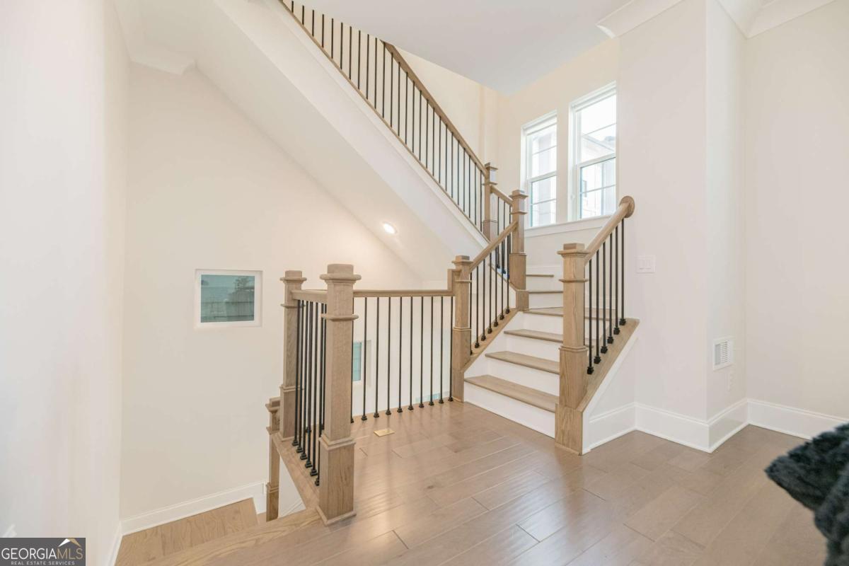 529 Broadview Place Ne Property Photo 12