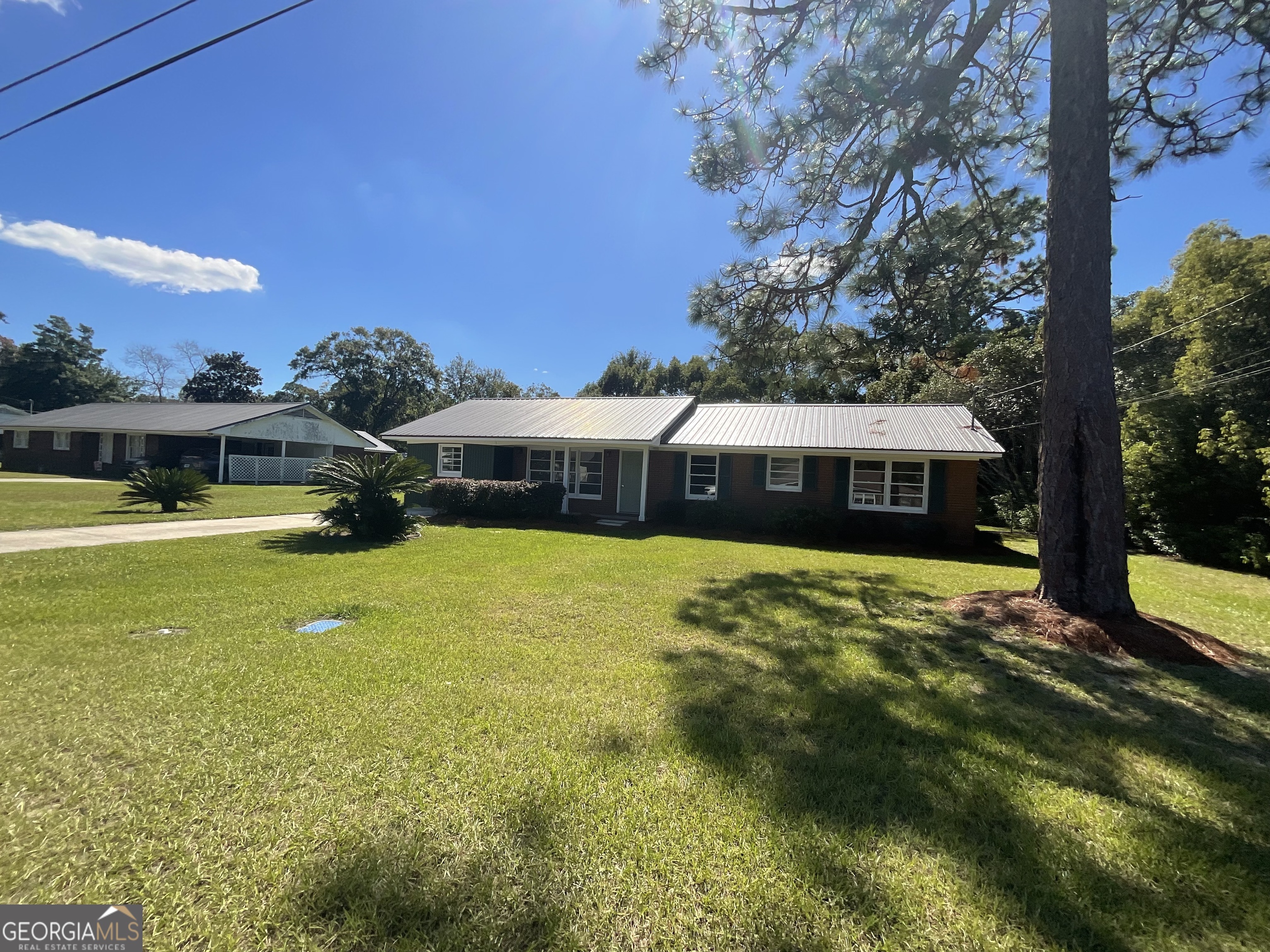 195 Hollywood Avenue Property Photo 1