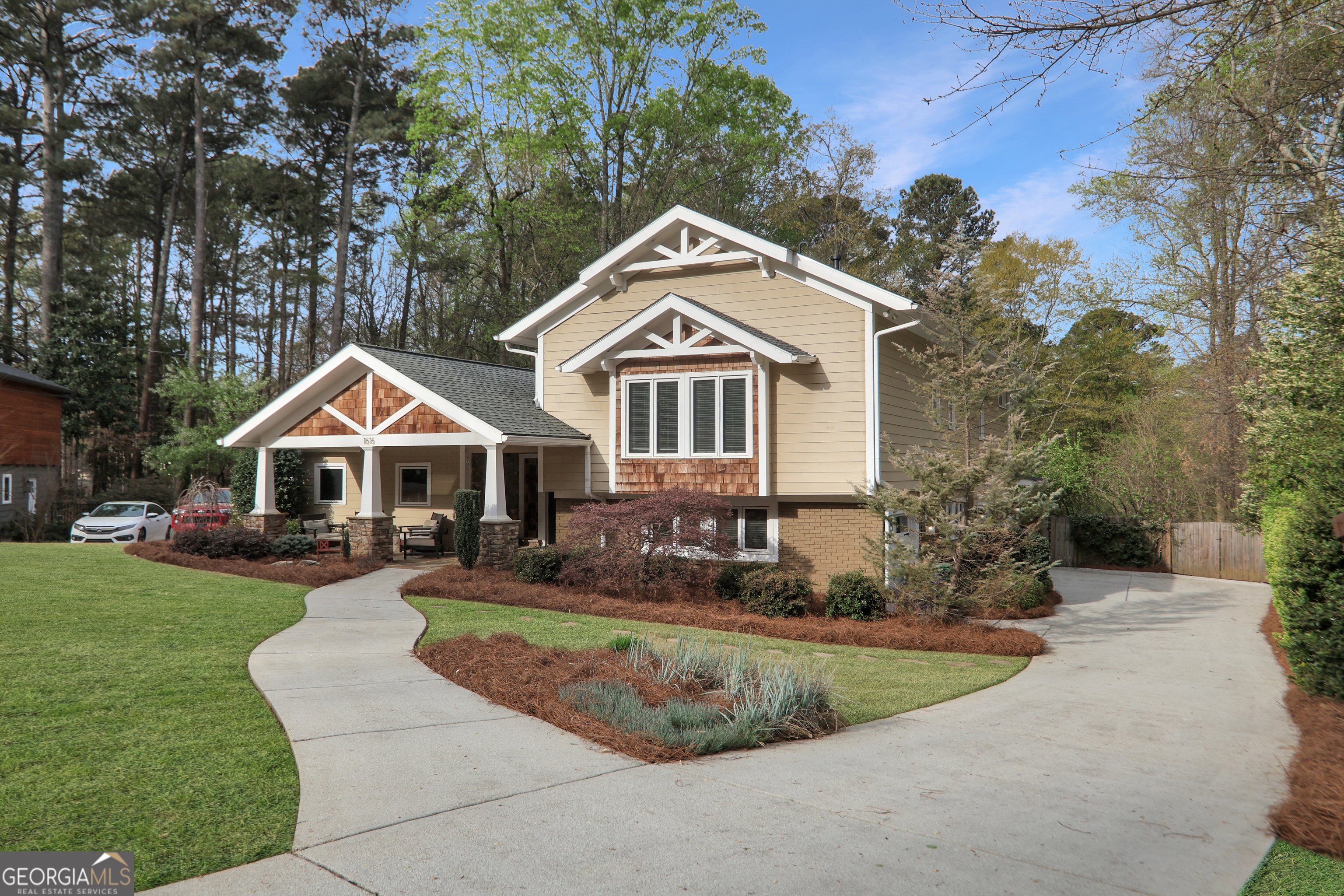 1616 Northlake Springs Court Property Photo 2
