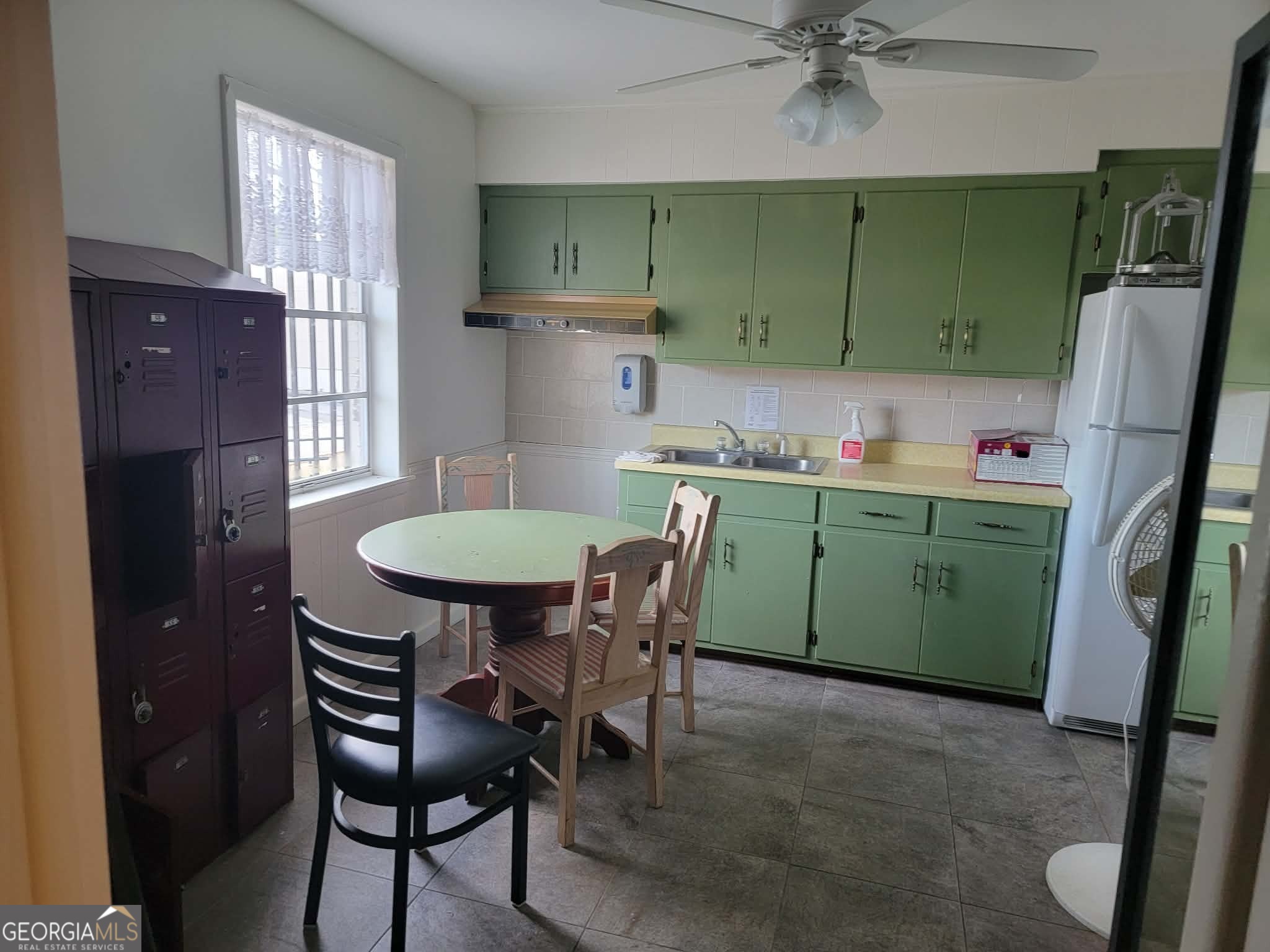 113 Ne Broad Street Property Photo 21