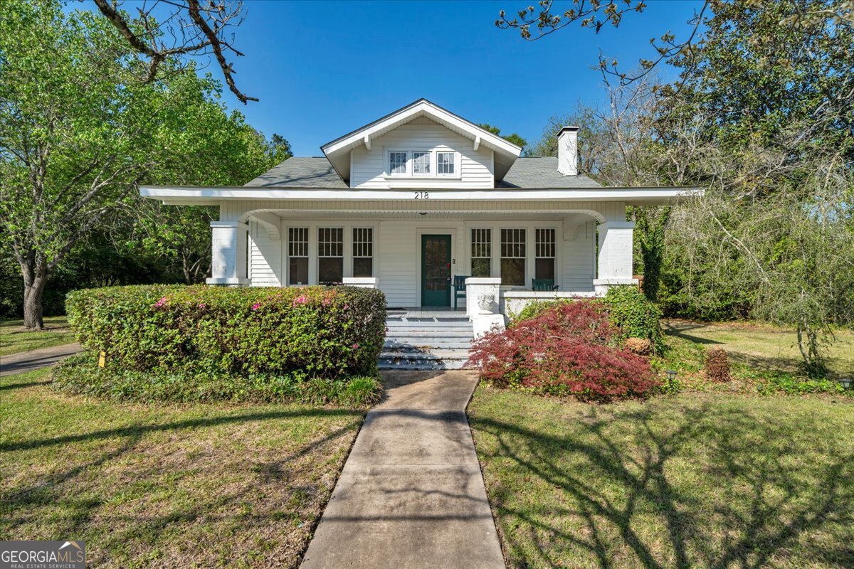 218 West Drive Property Photo 1