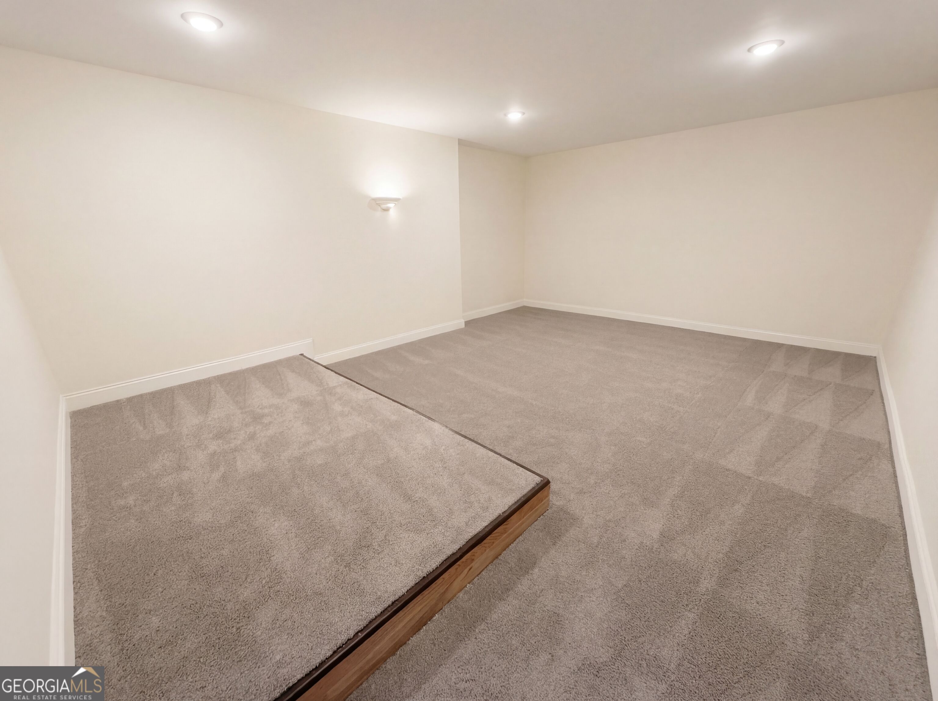 2295 Venture Drive Property Photo 12