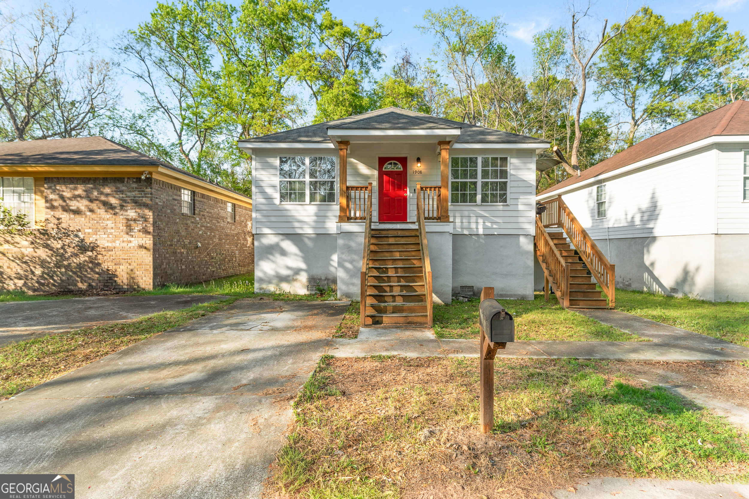 1908 Comet Avenue Property Photo 1
