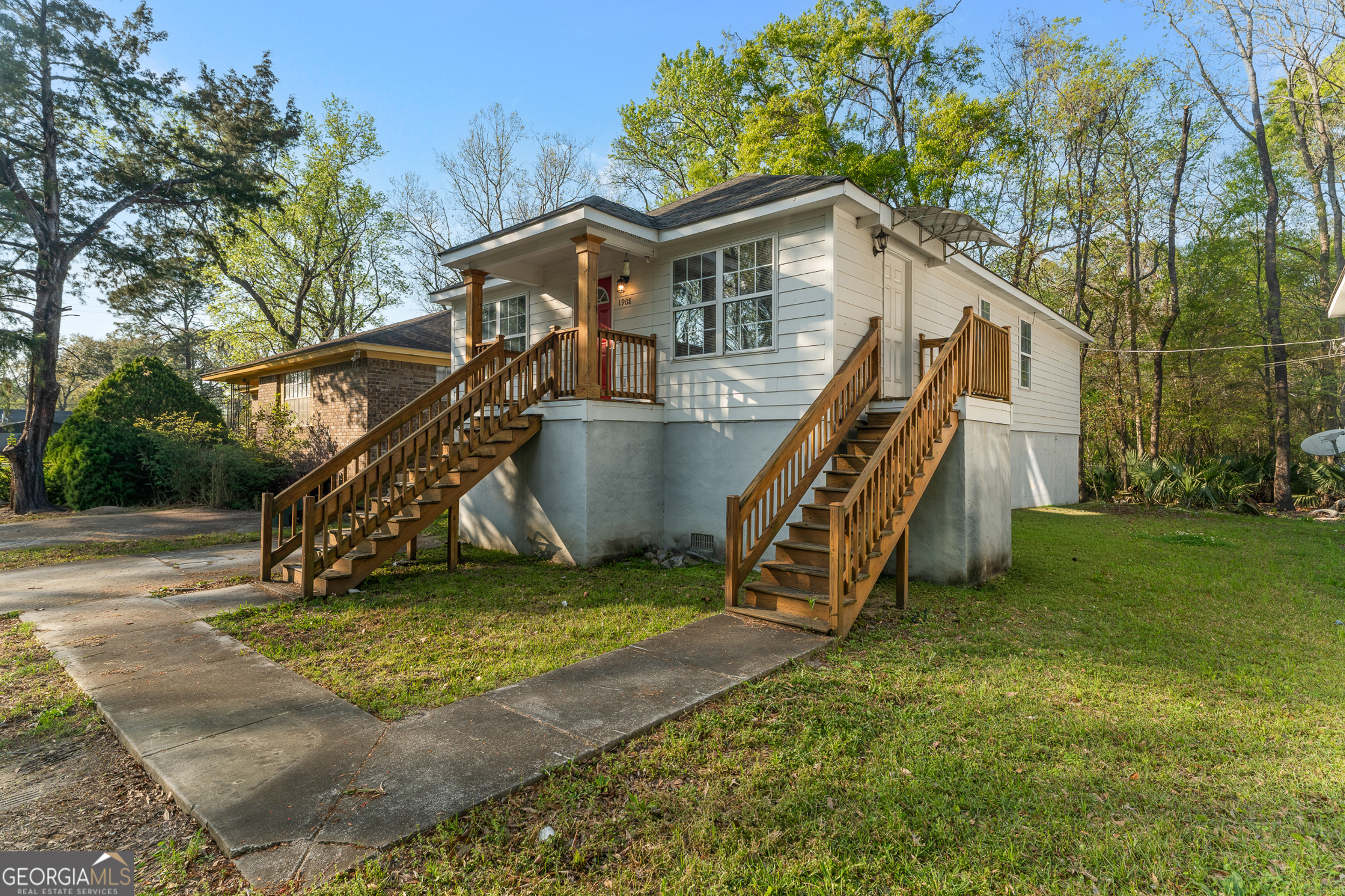 1908 Comet Avenue Property Photo 3