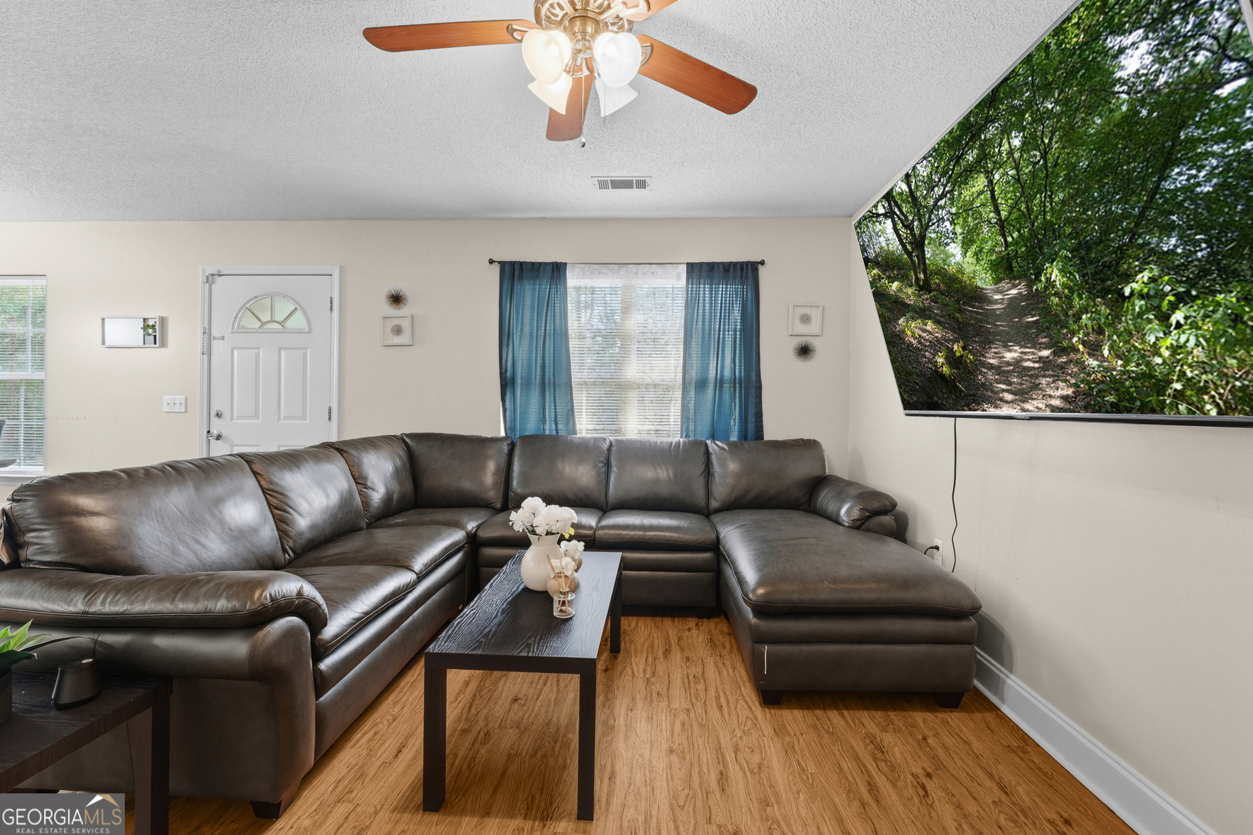 1908 Comet Avenue Property Photo 4