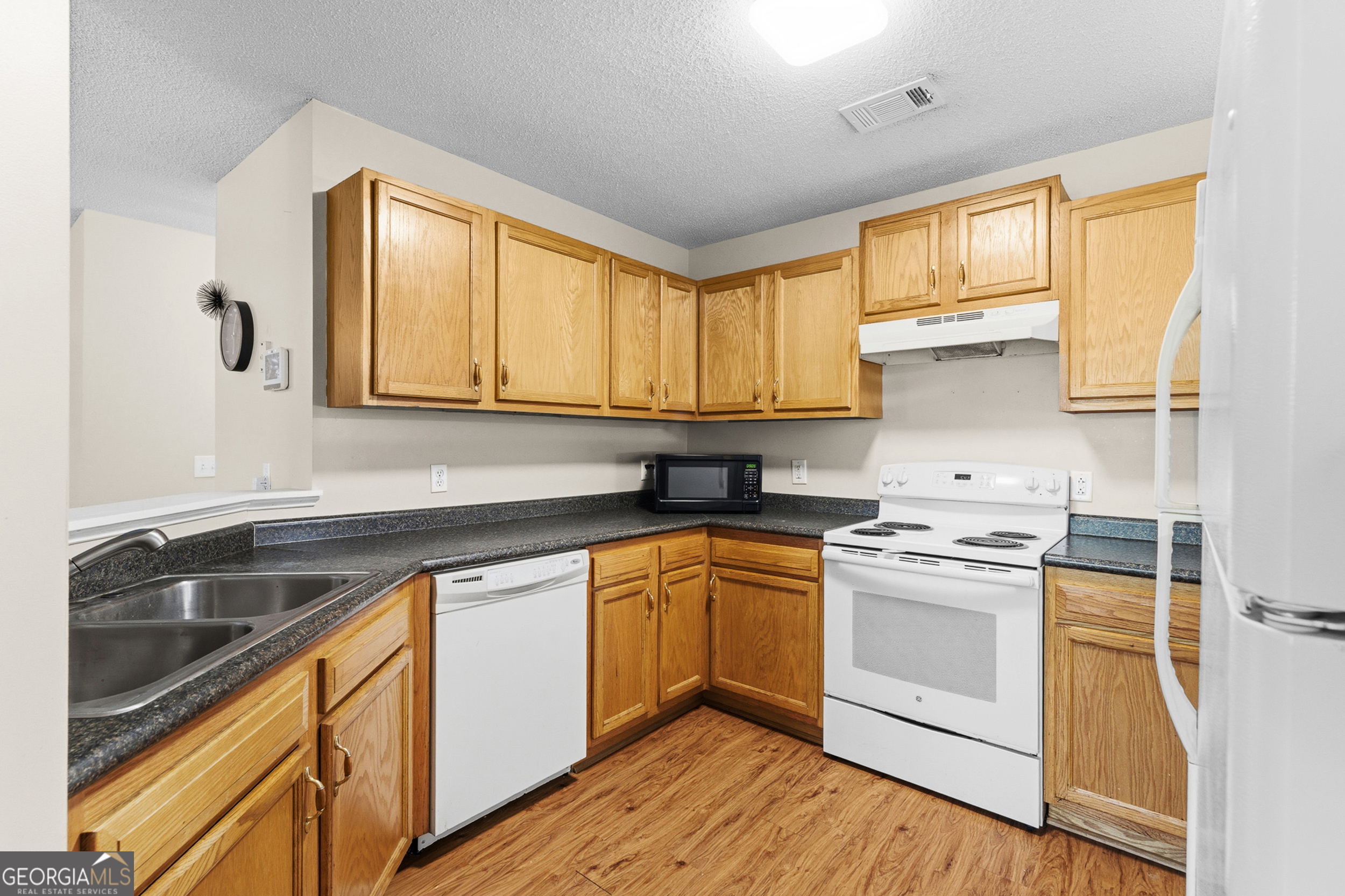 1908 Comet Avenue Property Photo 6