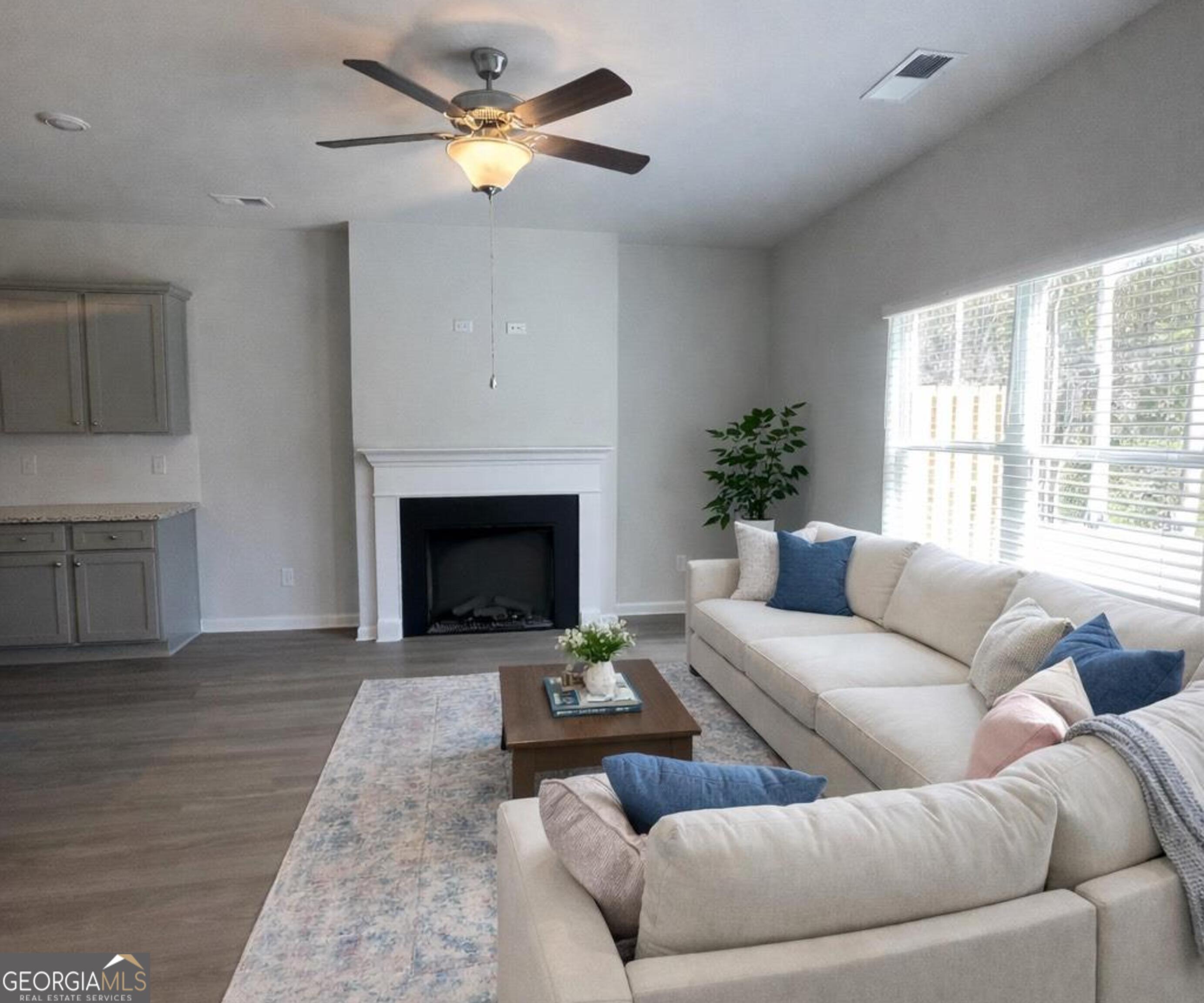 6339 Warbler Court Property Photo 4