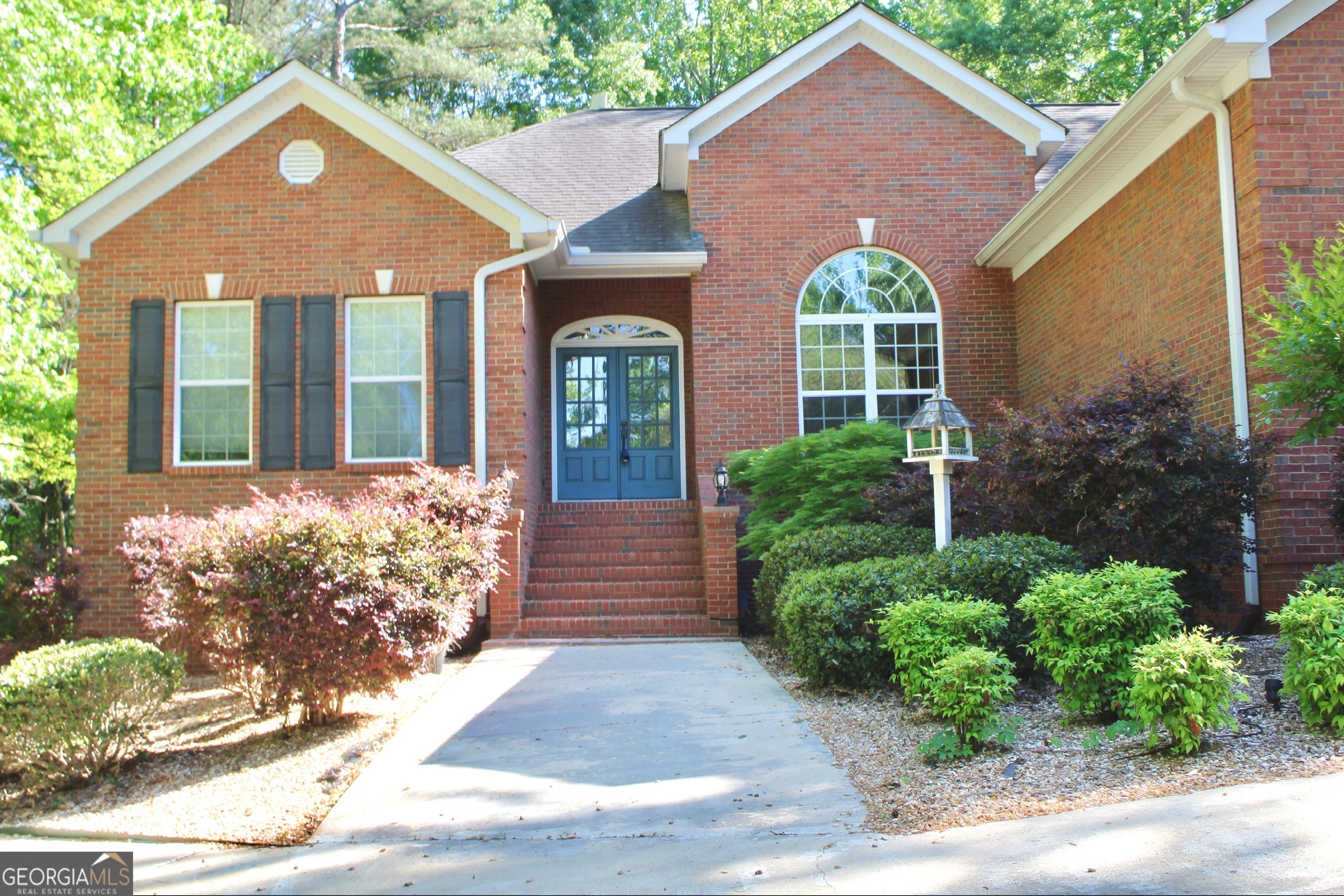 405 Canterbury Drive Property Photo 1