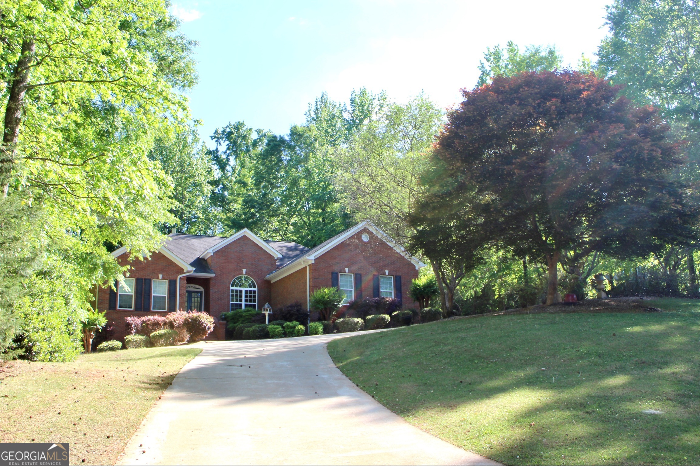 405 Canterbury Drive Property Photo 2