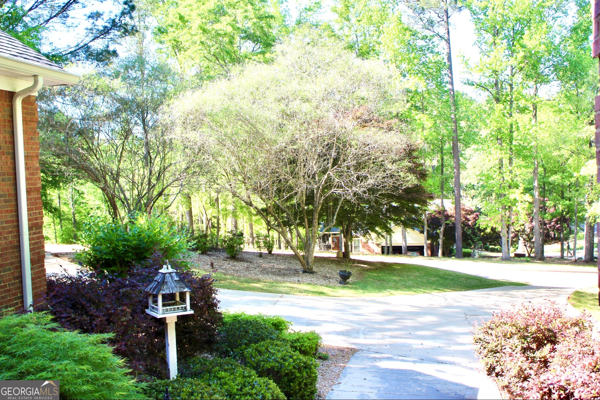 405 Canterbury Drive Property Photo 3