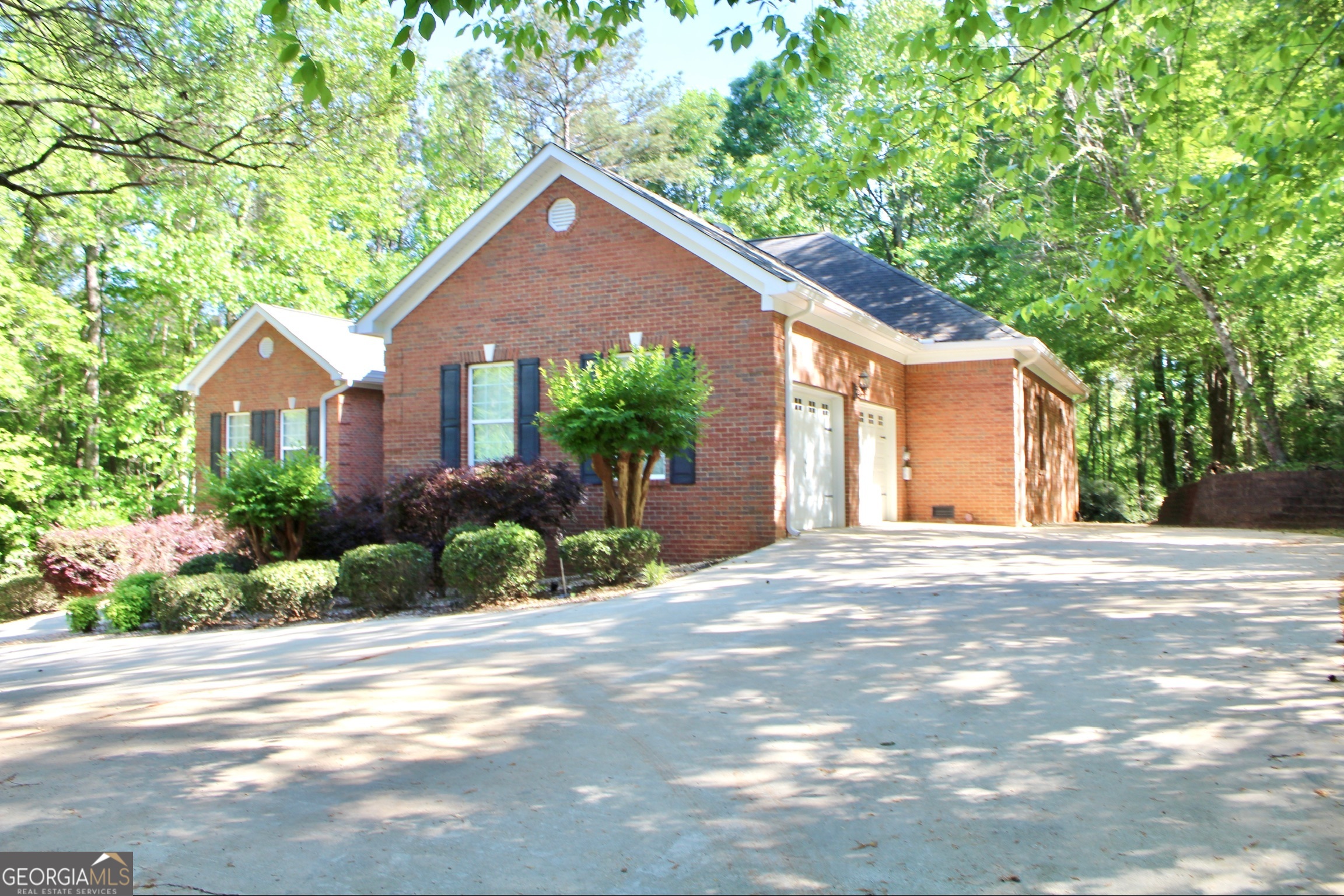 405 Canterbury Drive Property Photo 4