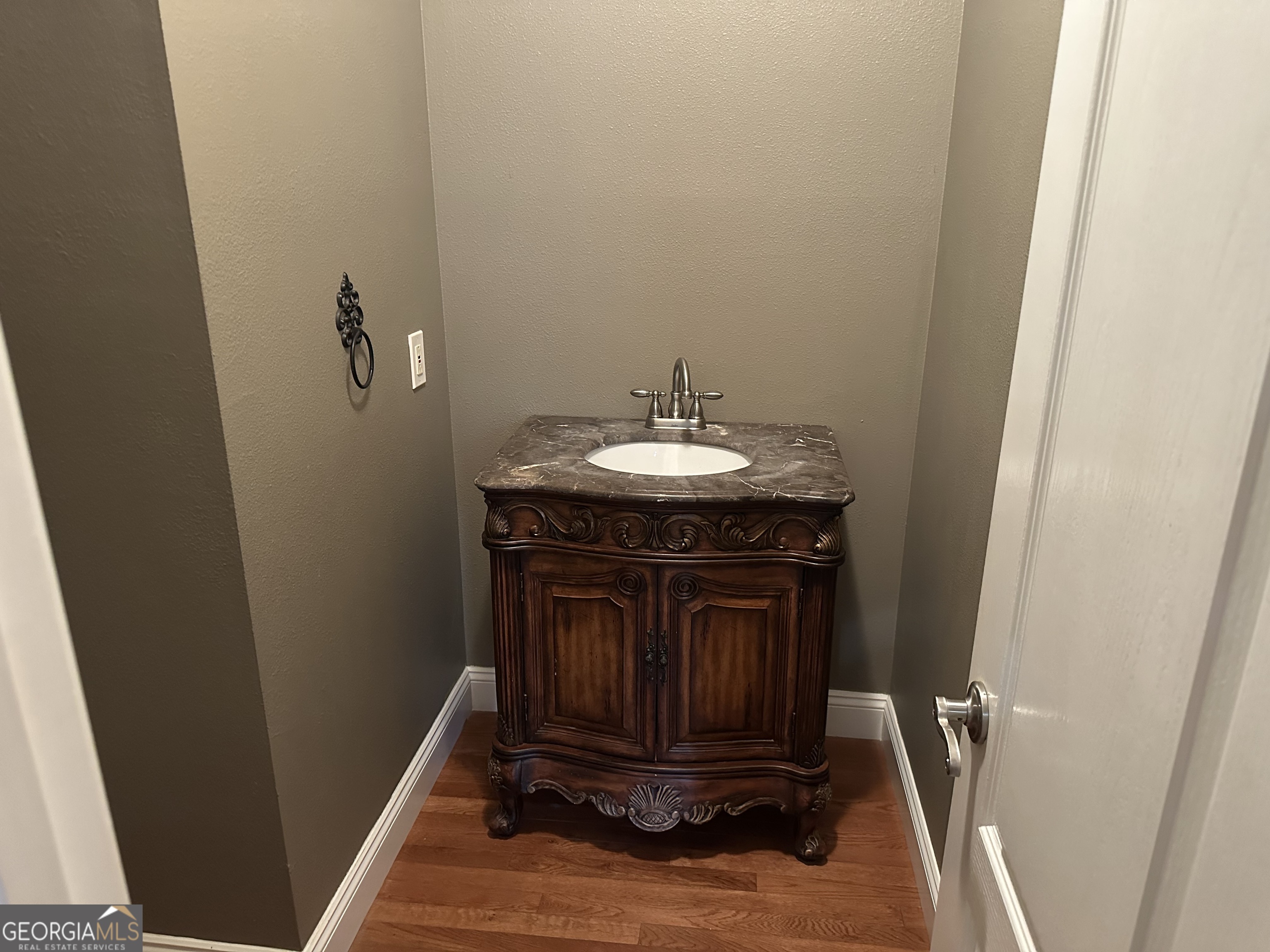 405 Canterbury Drive Property Photo 10