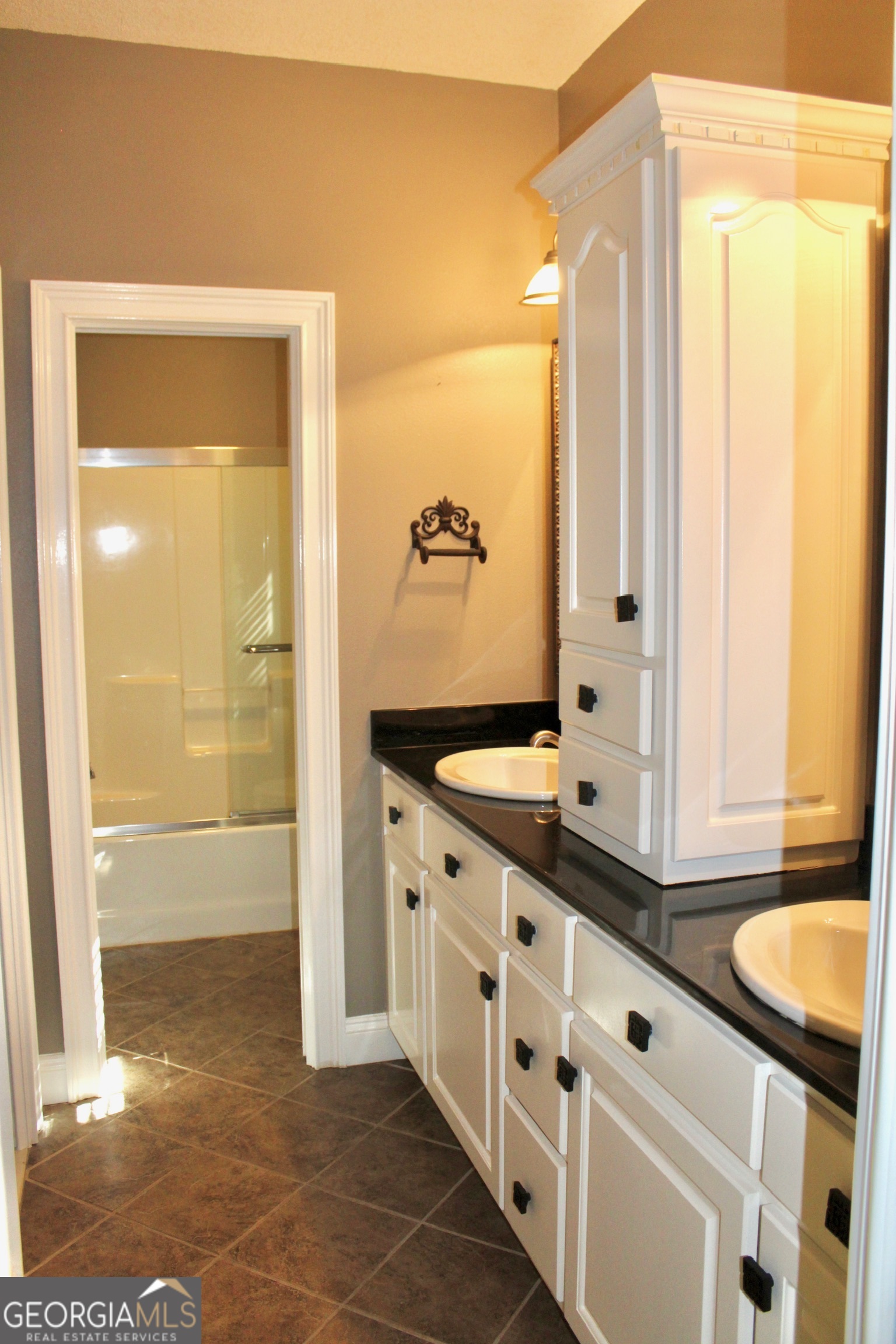 405 Canterbury Drive Property Photo 15