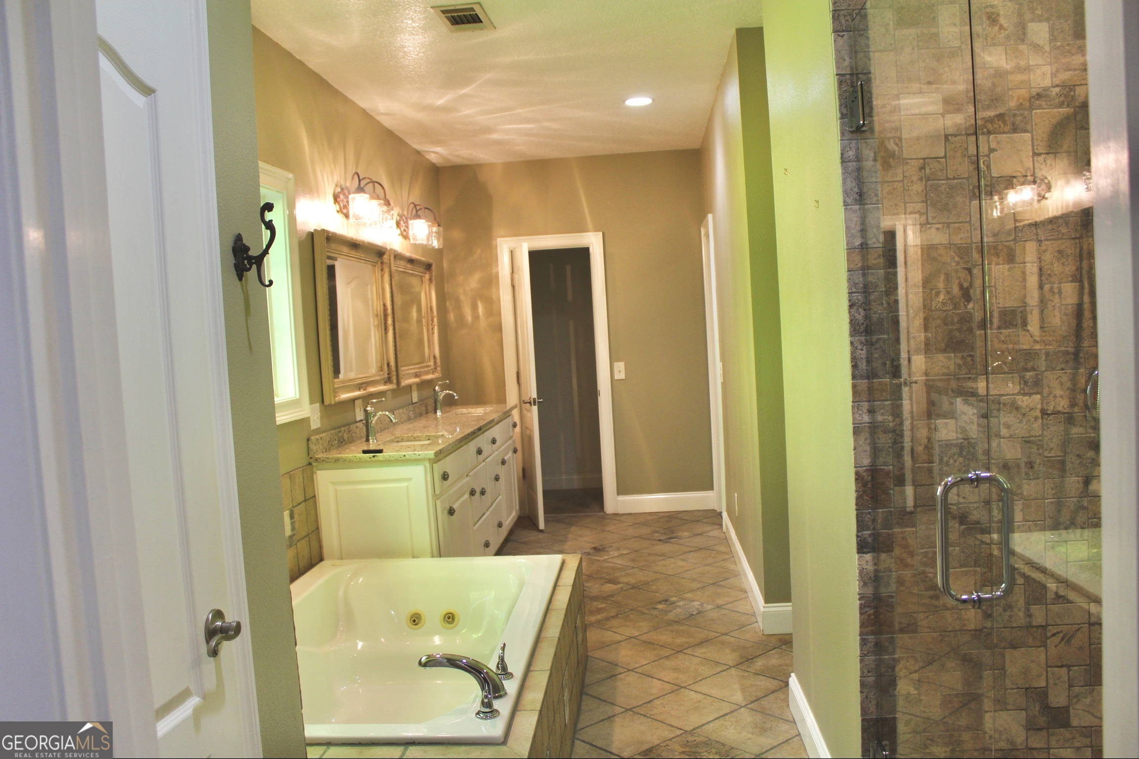 405 Canterbury Drive Property Photo 23