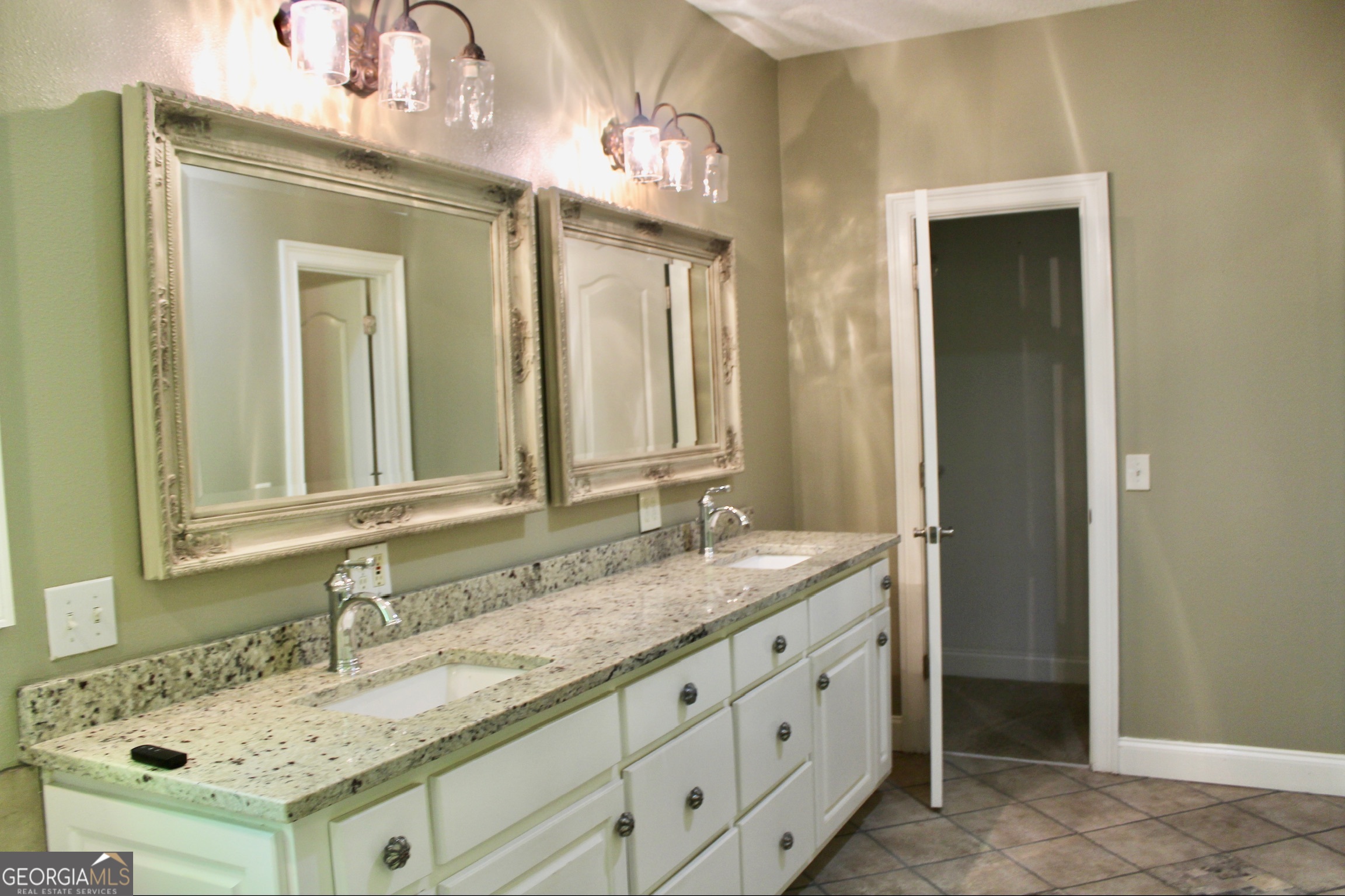 405 Canterbury Drive Property Photo 25