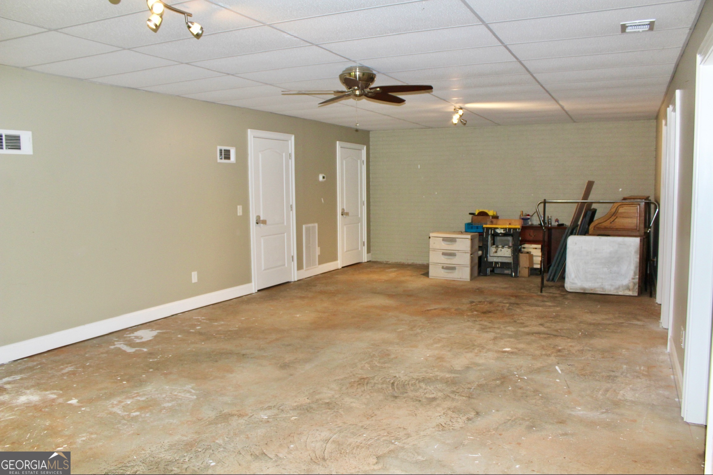405 Canterbury Drive Property Photo 28
