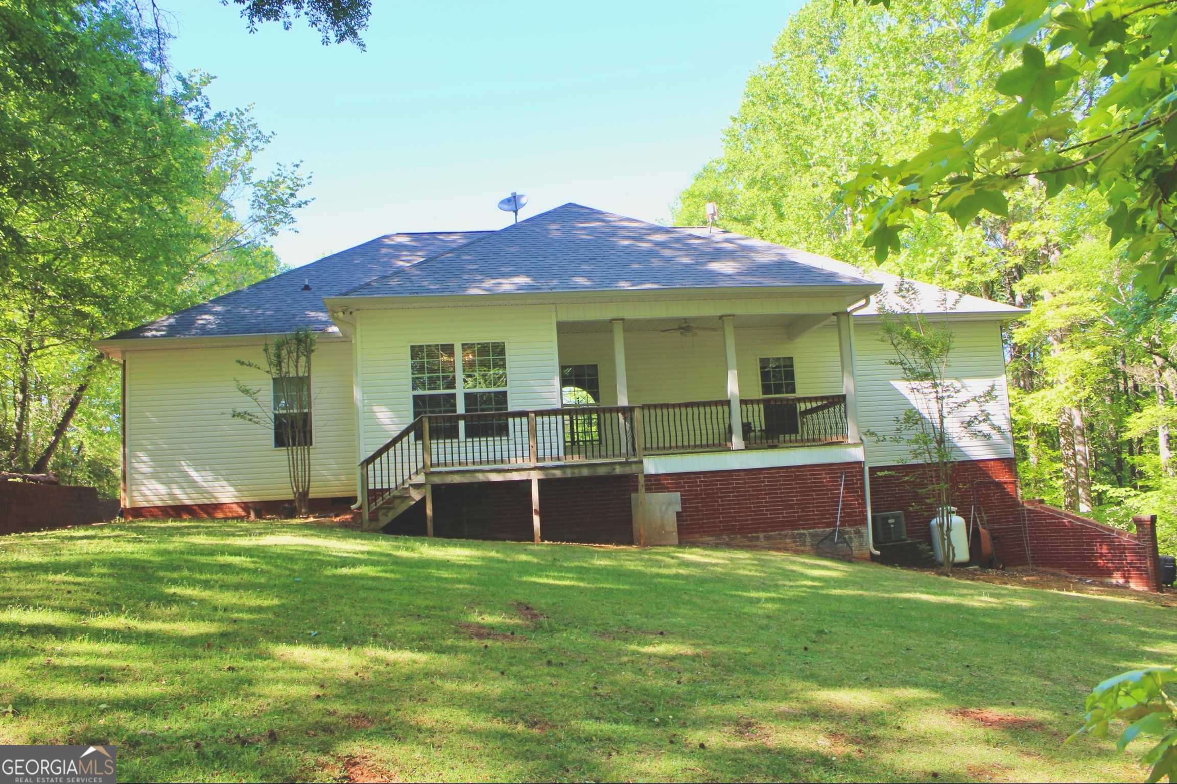 405 Canterbury Drive Property Photo 34