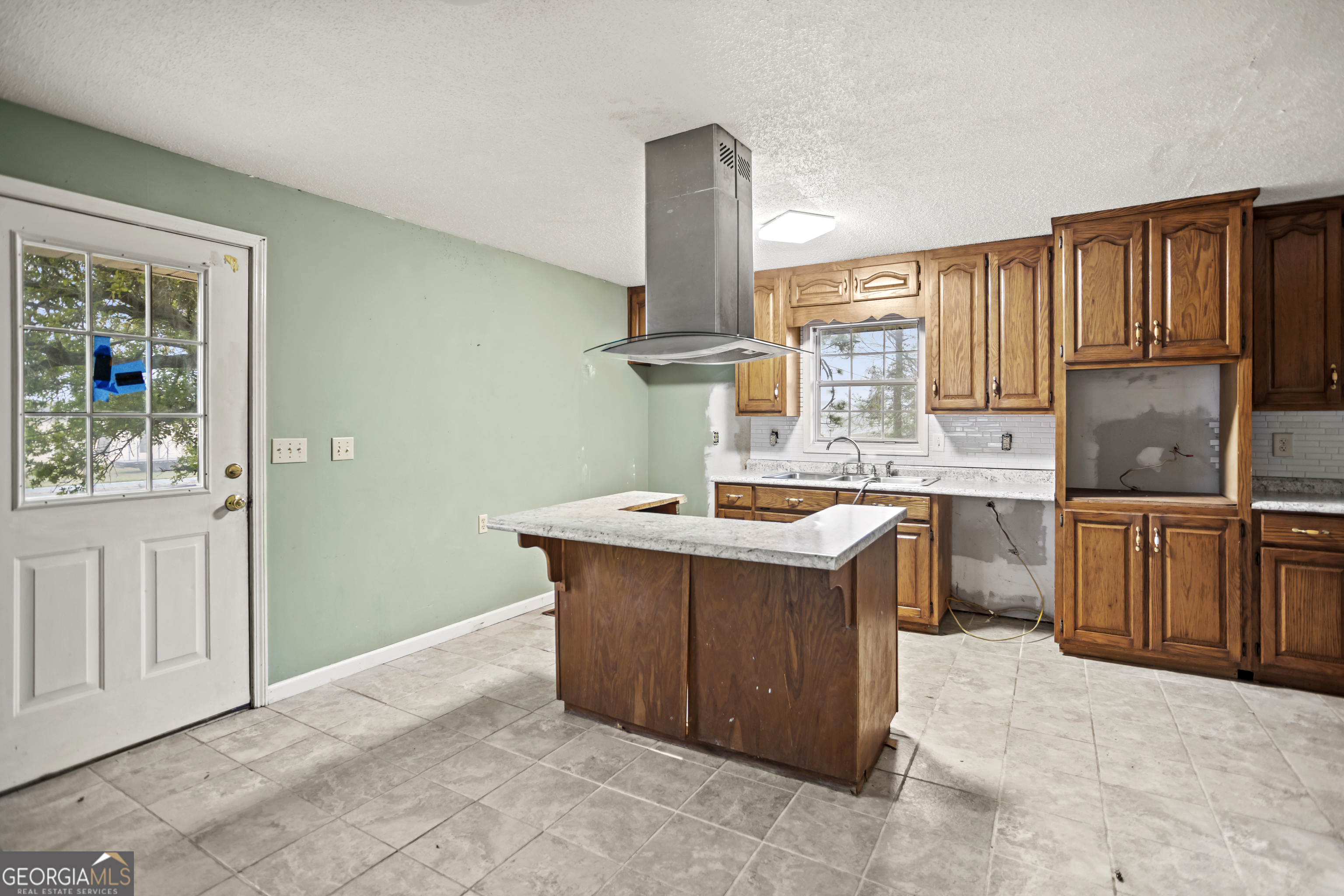 121 Canary Circle Property Photo 3