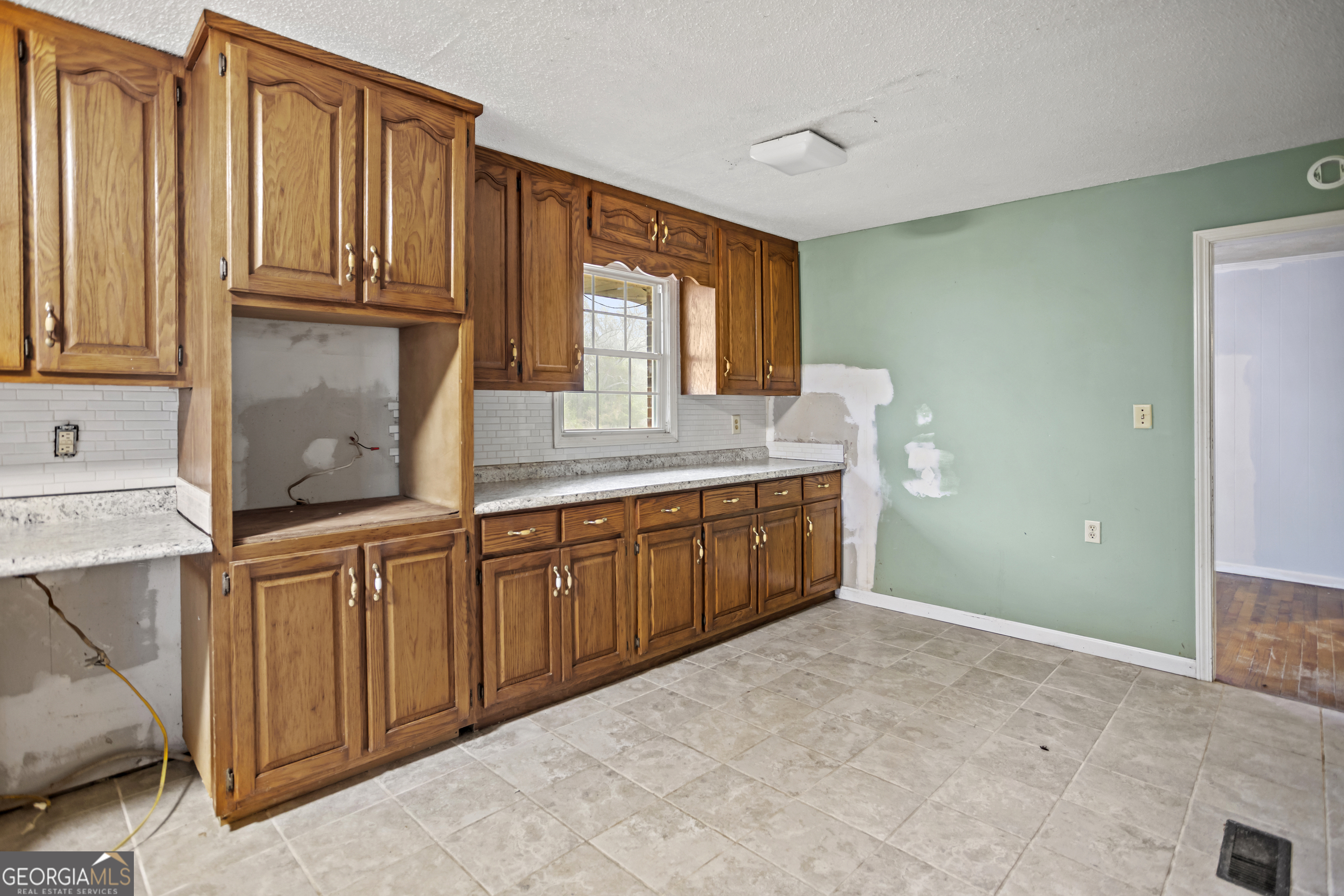 121 Canary Circle Property Photo 4