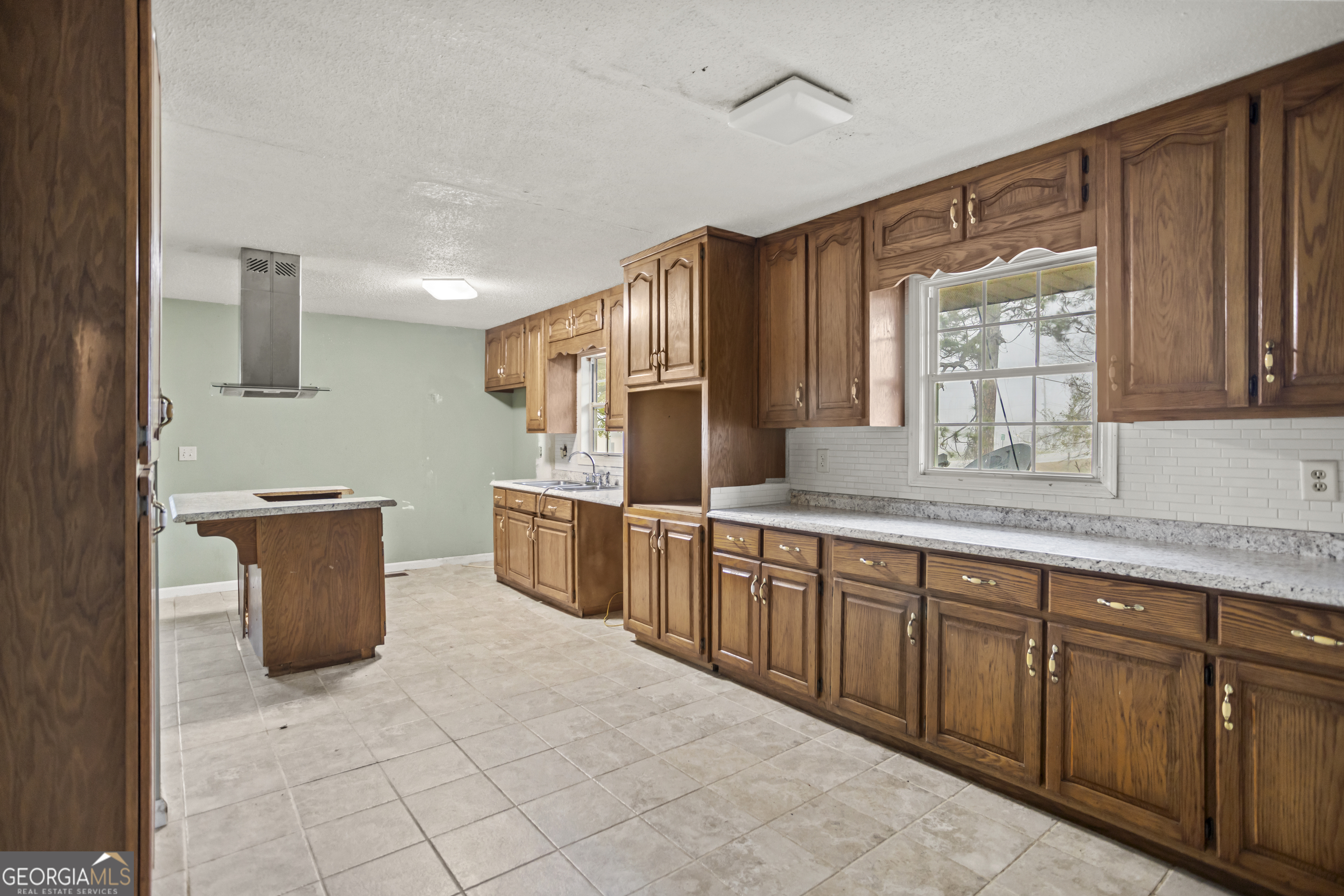 121 Canary Circle Property Photo 5