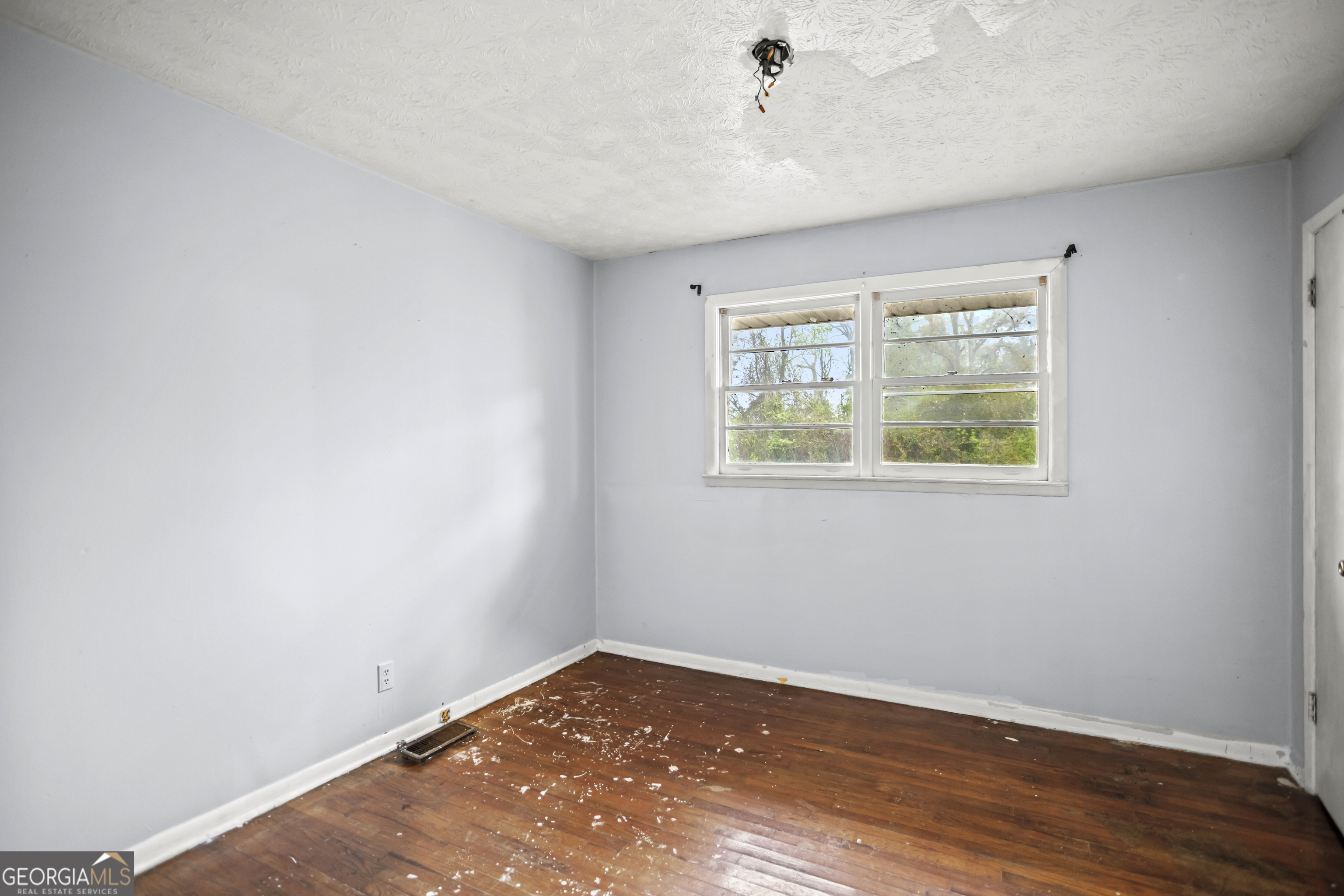 121 Canary Circle Property Photo 10