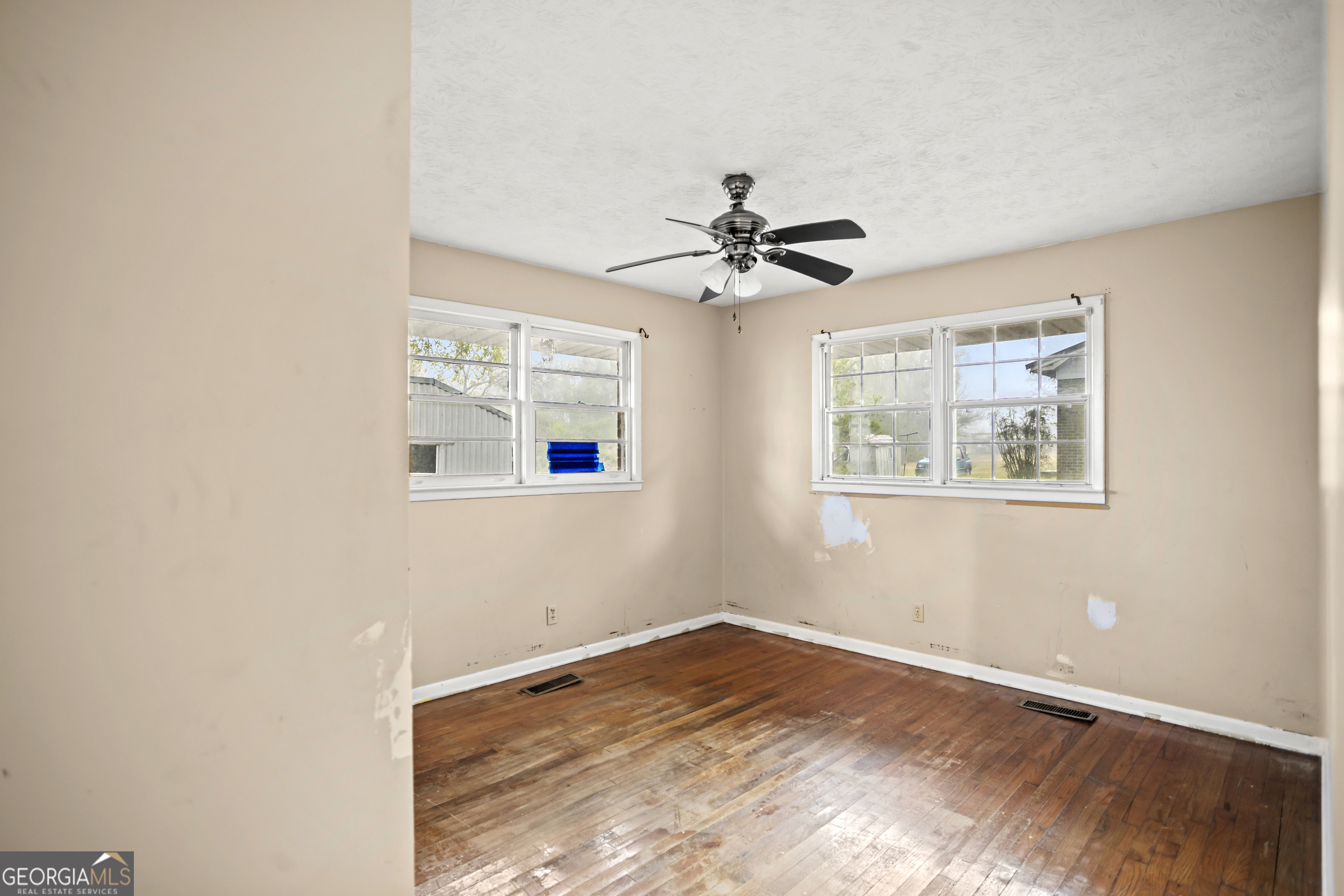 121 Canary Circle Property Photo 13