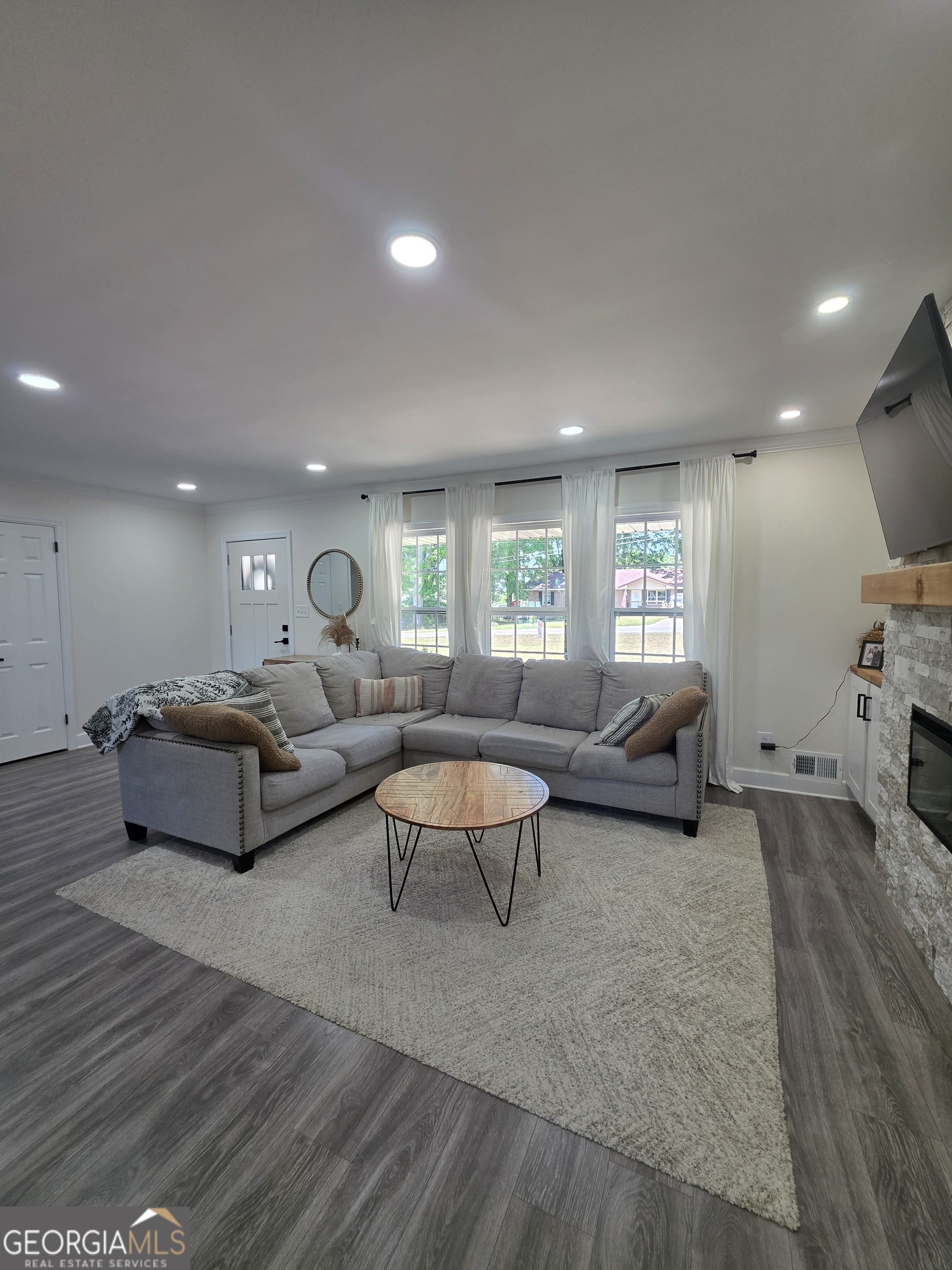150 Sims Street Property Photo 6