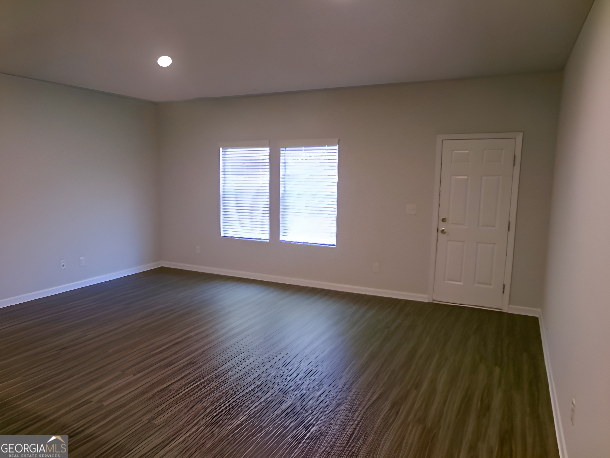 318 Nw Oakwood Drive Property Photo 3
