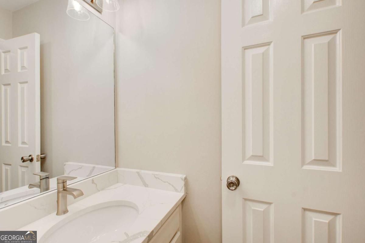 940 Waters Reach Court Property Photo 47