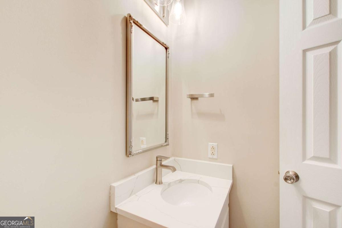 940 Waters Reach Court Property Photo 54