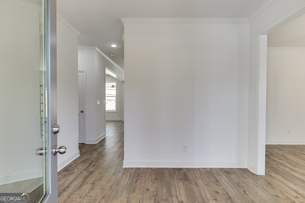 929 Lakeview Property Photo 4