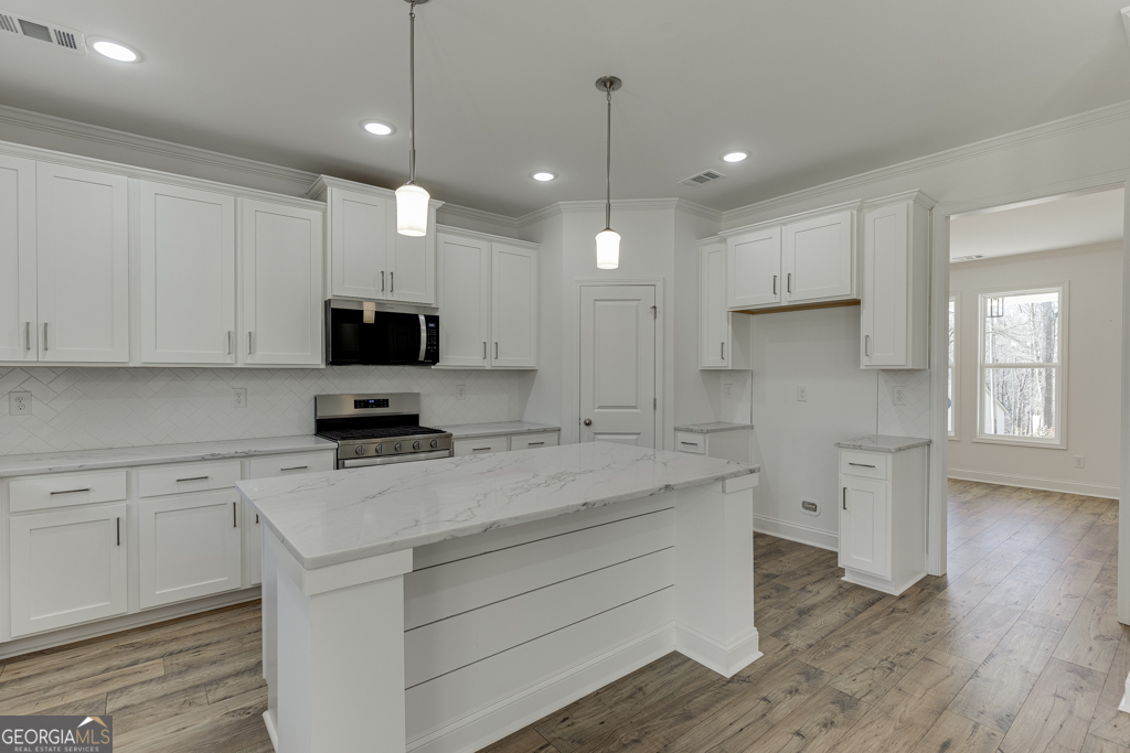 929 Lakeview Property Photo 11