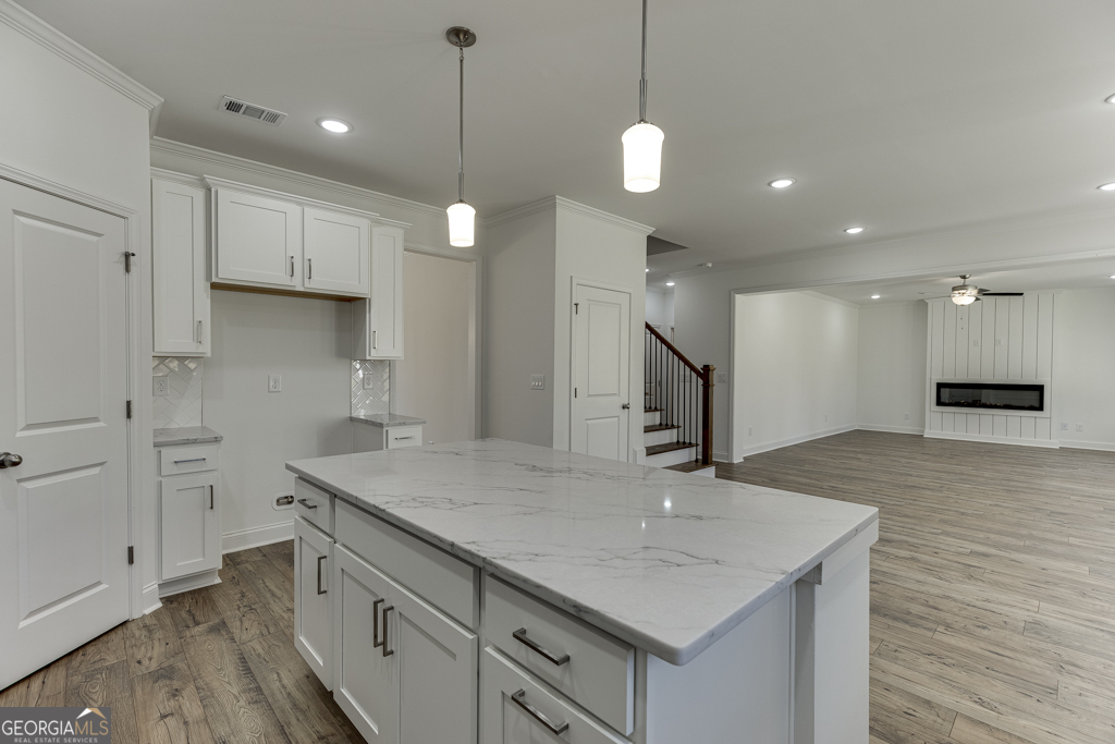 929 Lakeview Property Photo 12