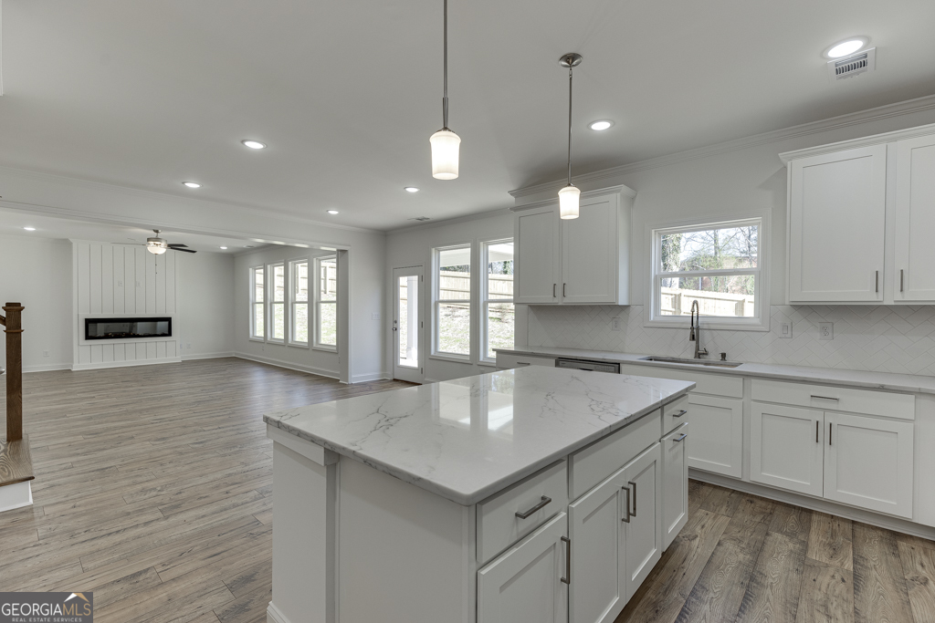 929 Lakeview Property Photo 13