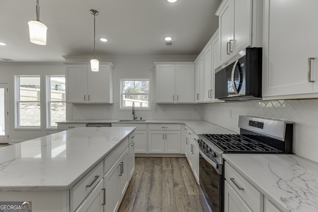 929 Lakeview Property Photo 14