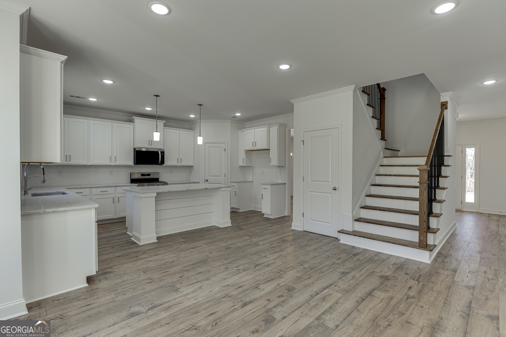 929 Lakeview Property Photo 16