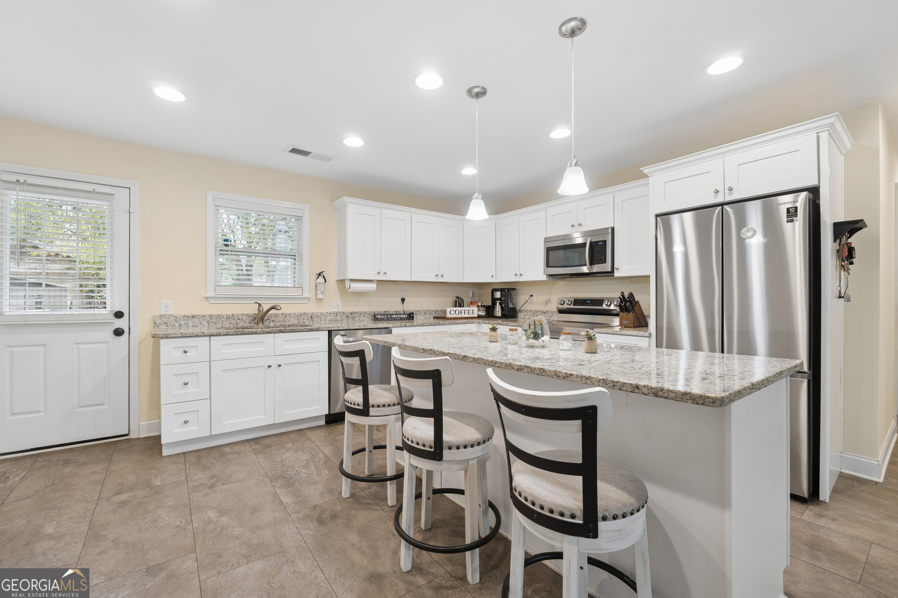 982 Green Meadow Drive Property Photo 4