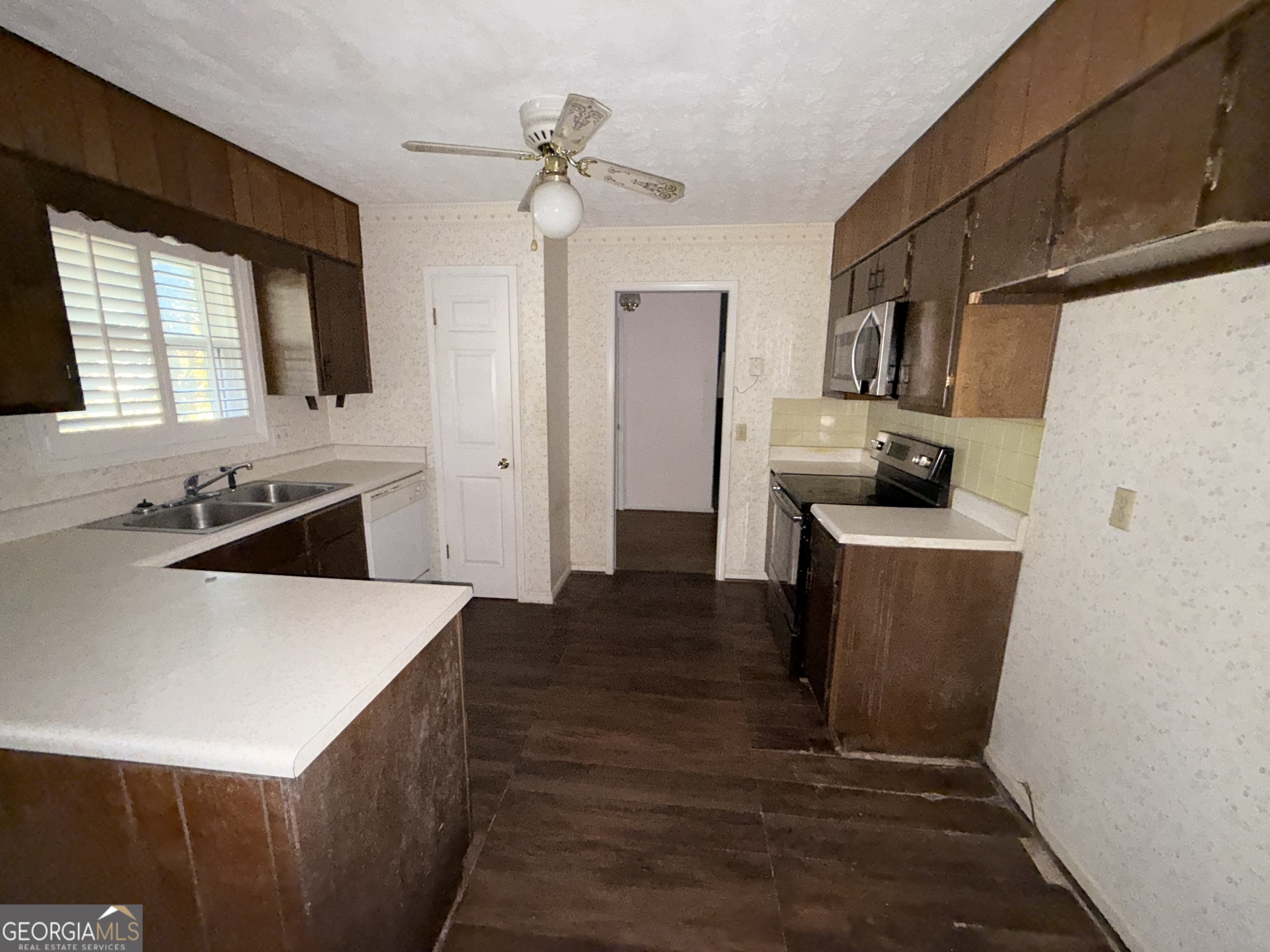 2153 Kings Forest Drive Property Photo 7
