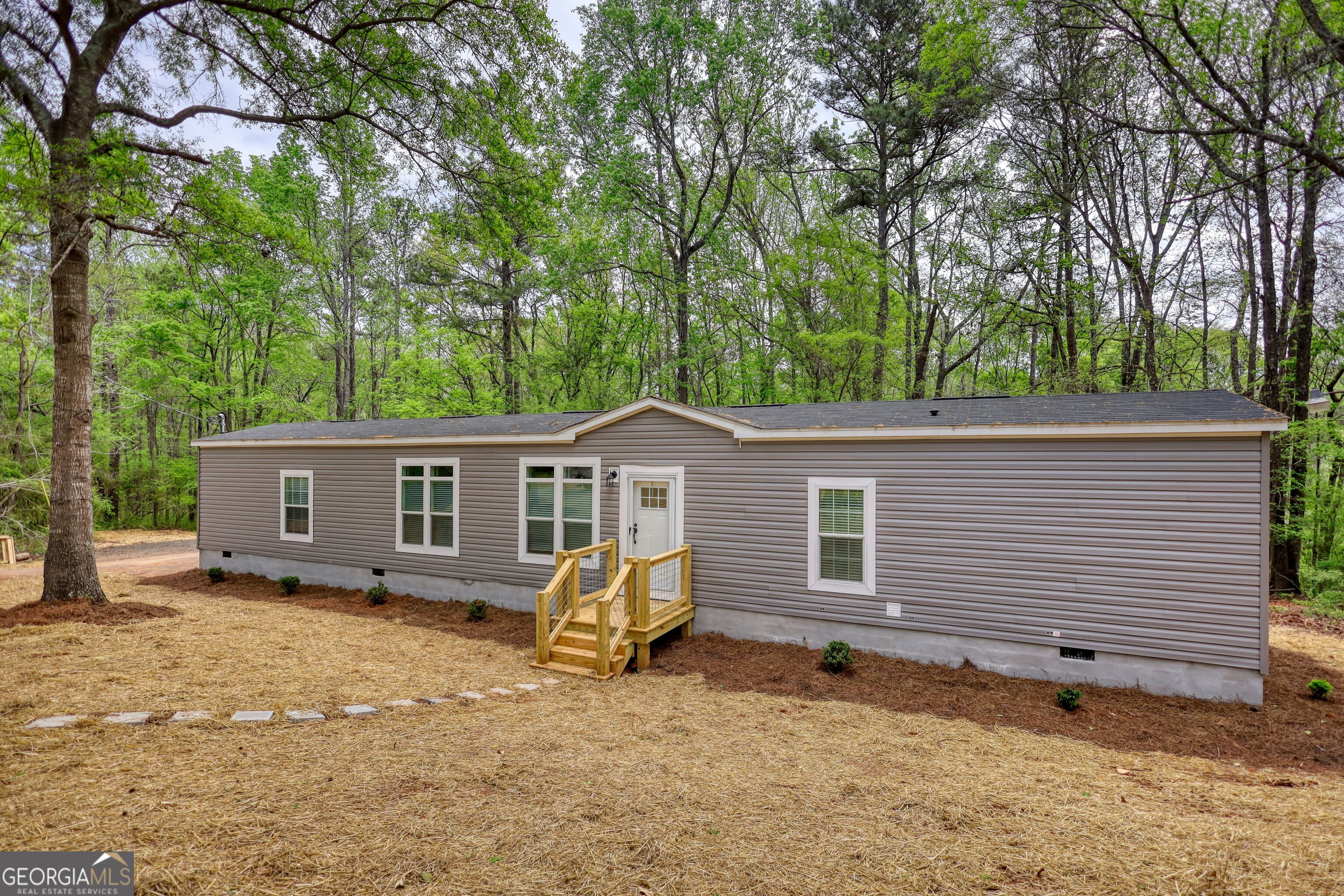 386 Sparta Highway Ne Property Photo 1