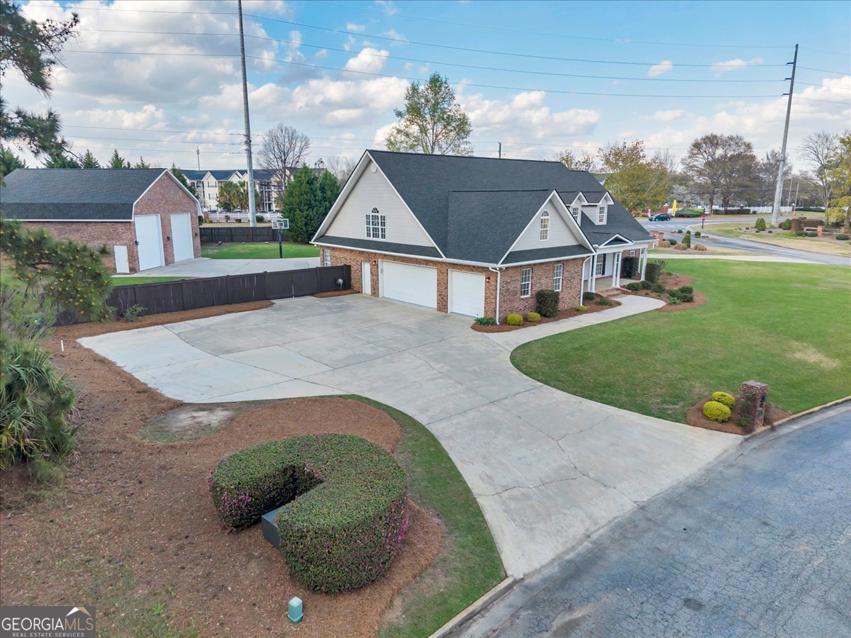 32 Willow Lake Drive Property Photo 1